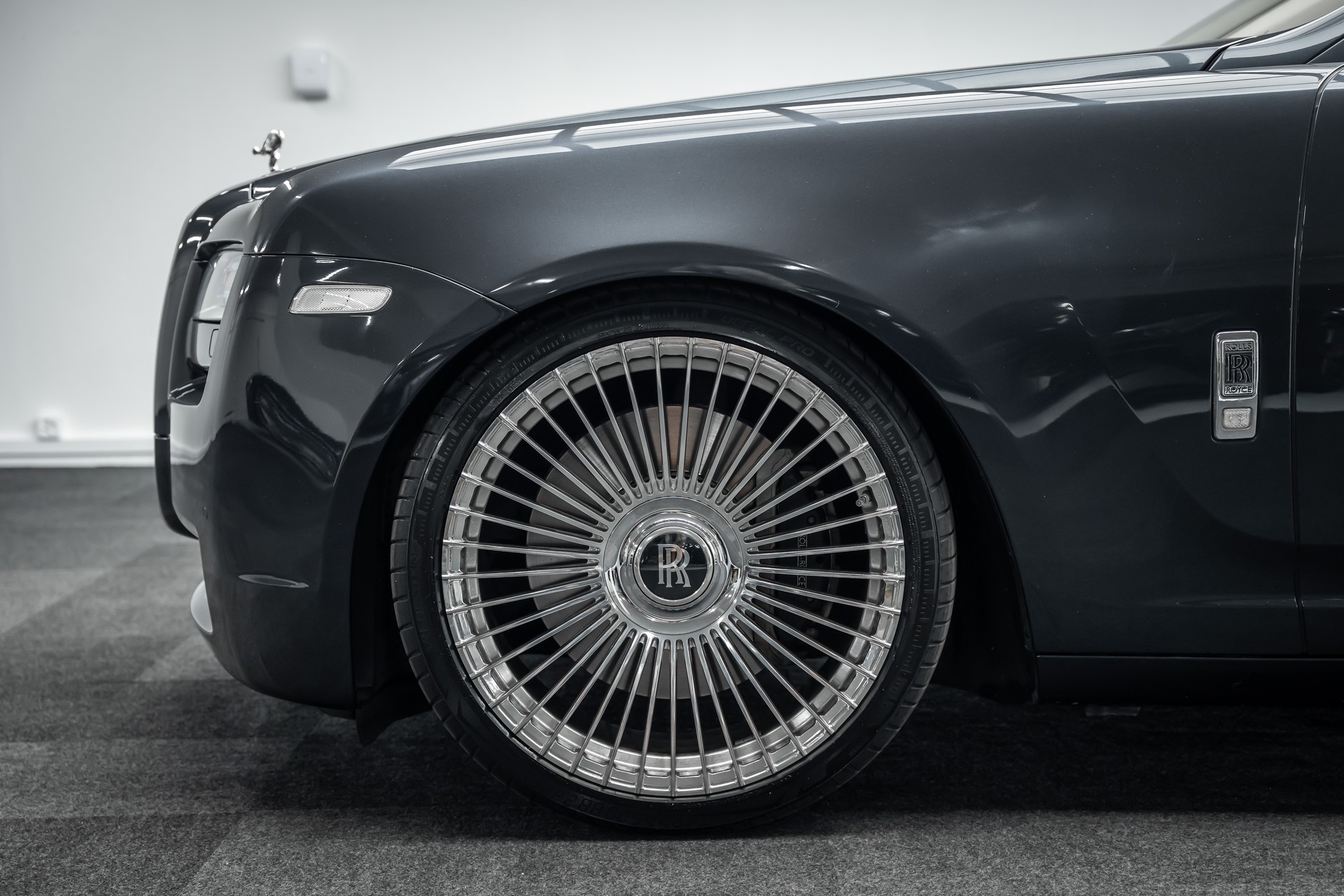 ROLLS-ROYCE * GHOST 6.6 V12 * NUR 57500KM * 22 ZOLL RÄDER* LEASING AB 720.- *-showroom-element-1