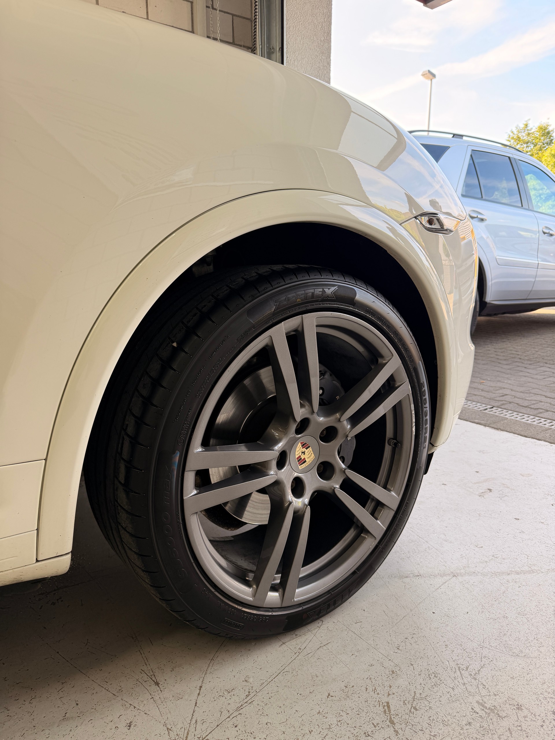 PORSCHE Cayenne Diesel-showroom-element-2