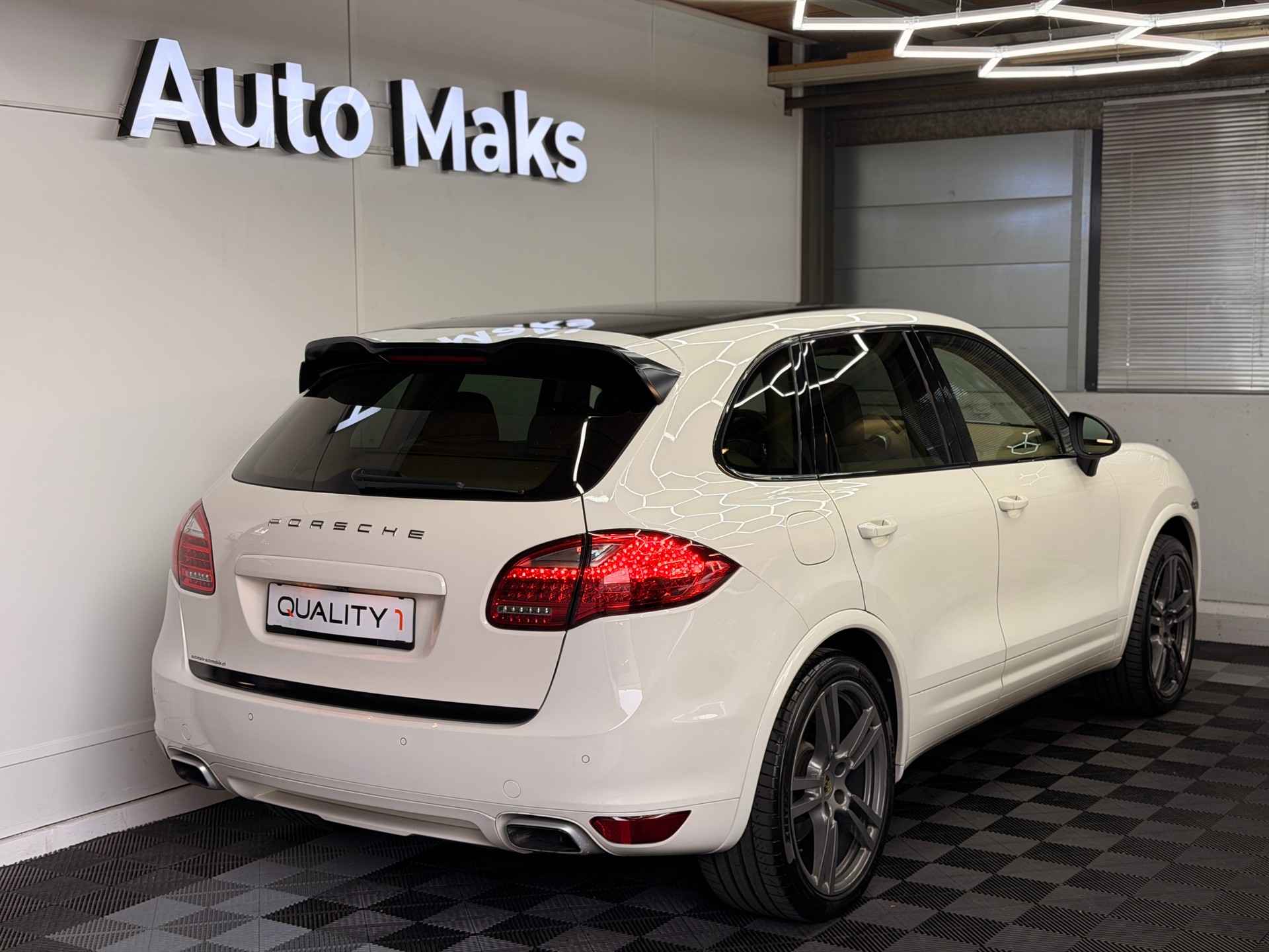 PORSCHE Cayenne Diesel-image-1