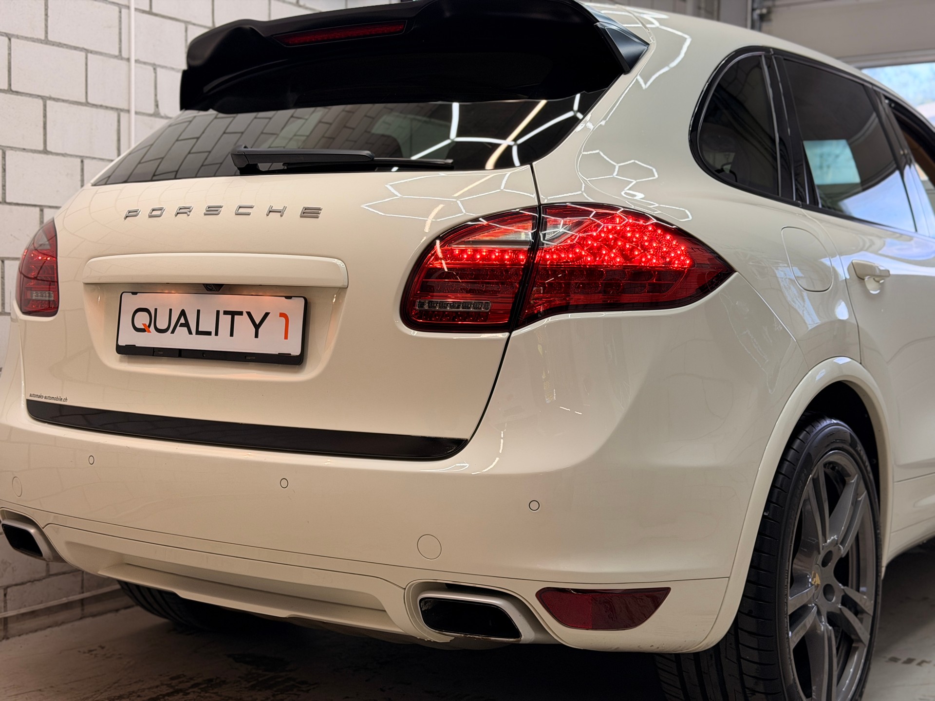 PORSCHE Cayenne Diesel-showroom-element-3