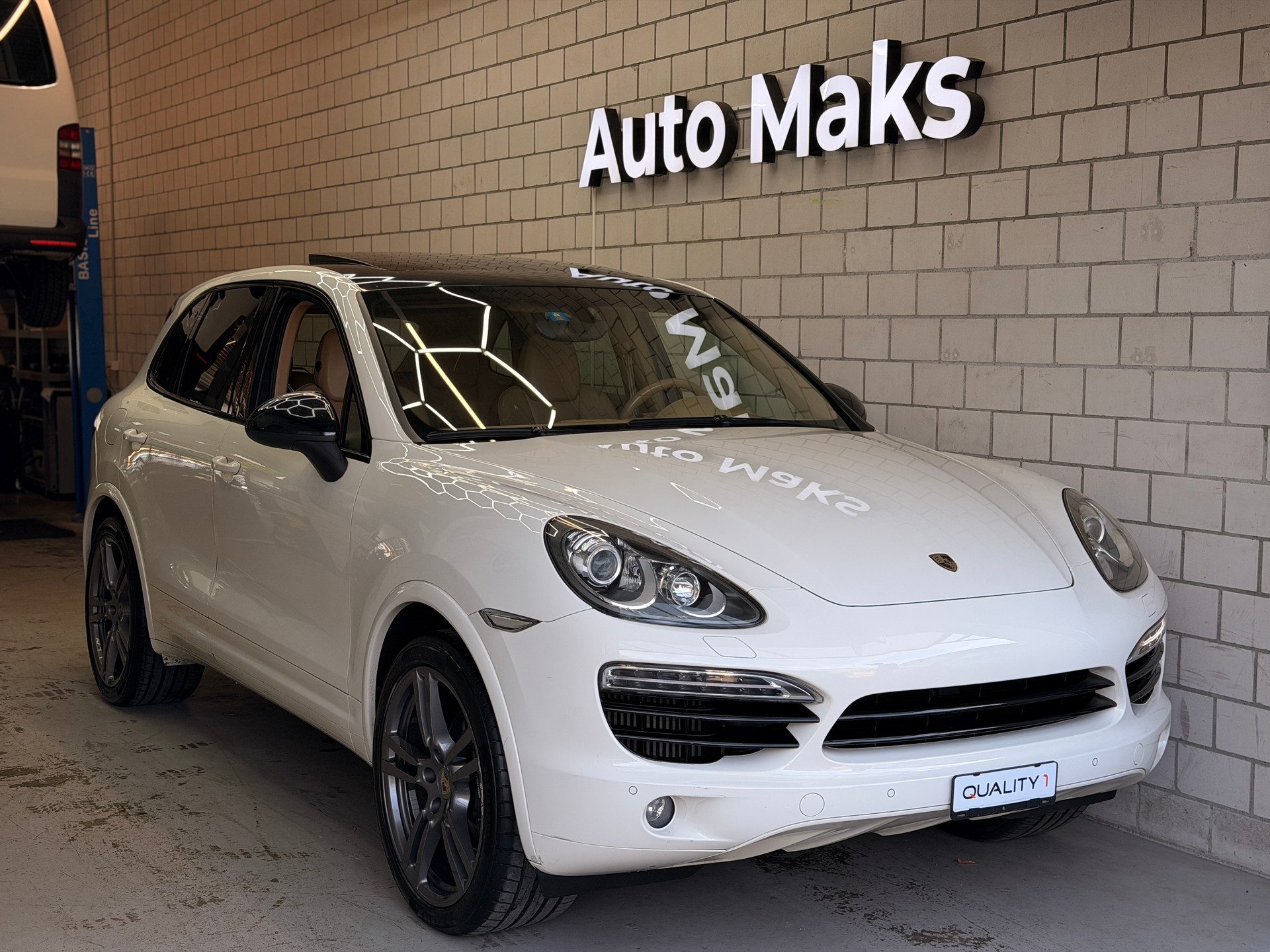 PORSCHE Cayenne Diesel-showroom-element-1