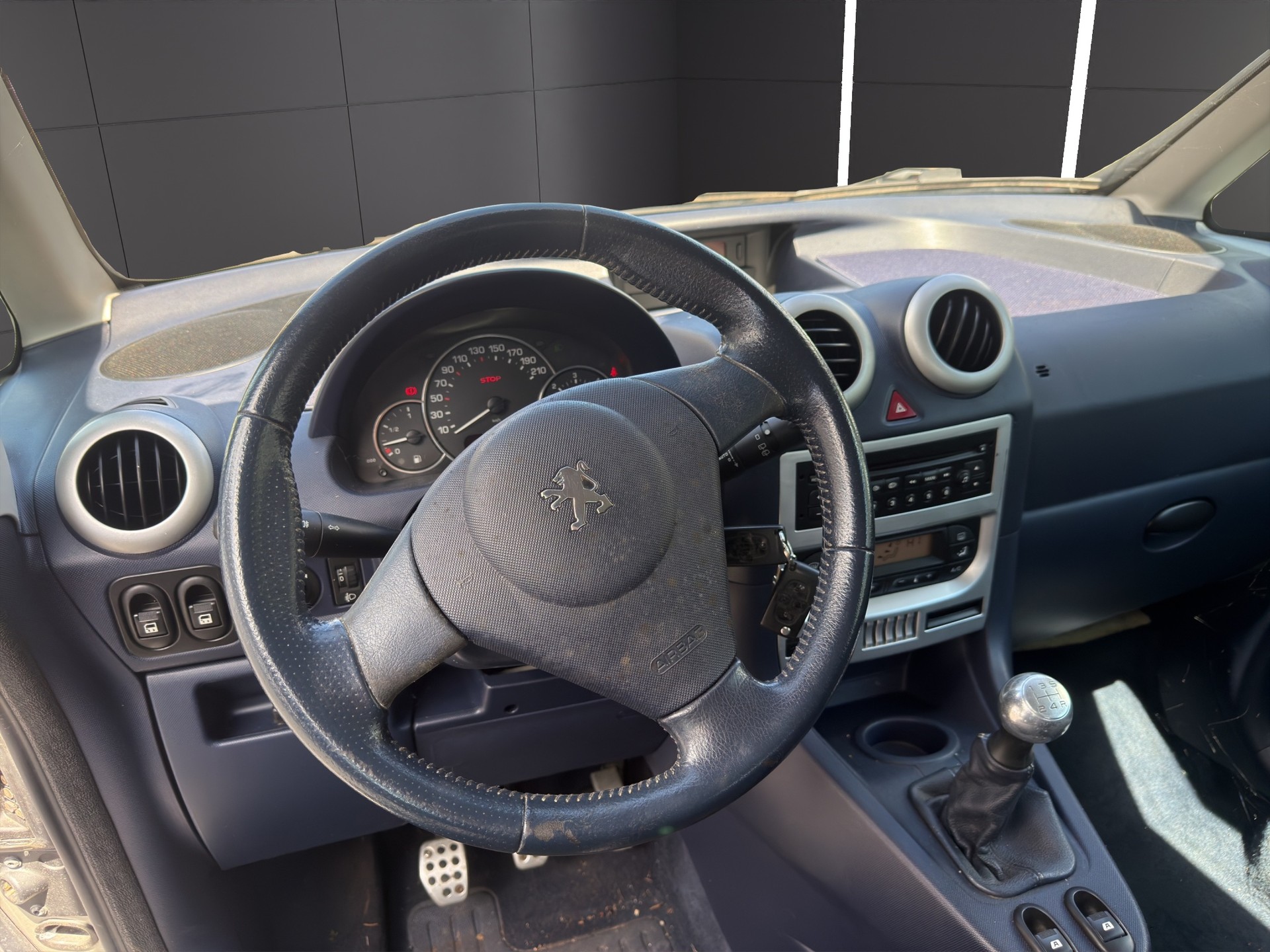PEUGEOT 1007 1.4 HDI Sporty-image-8