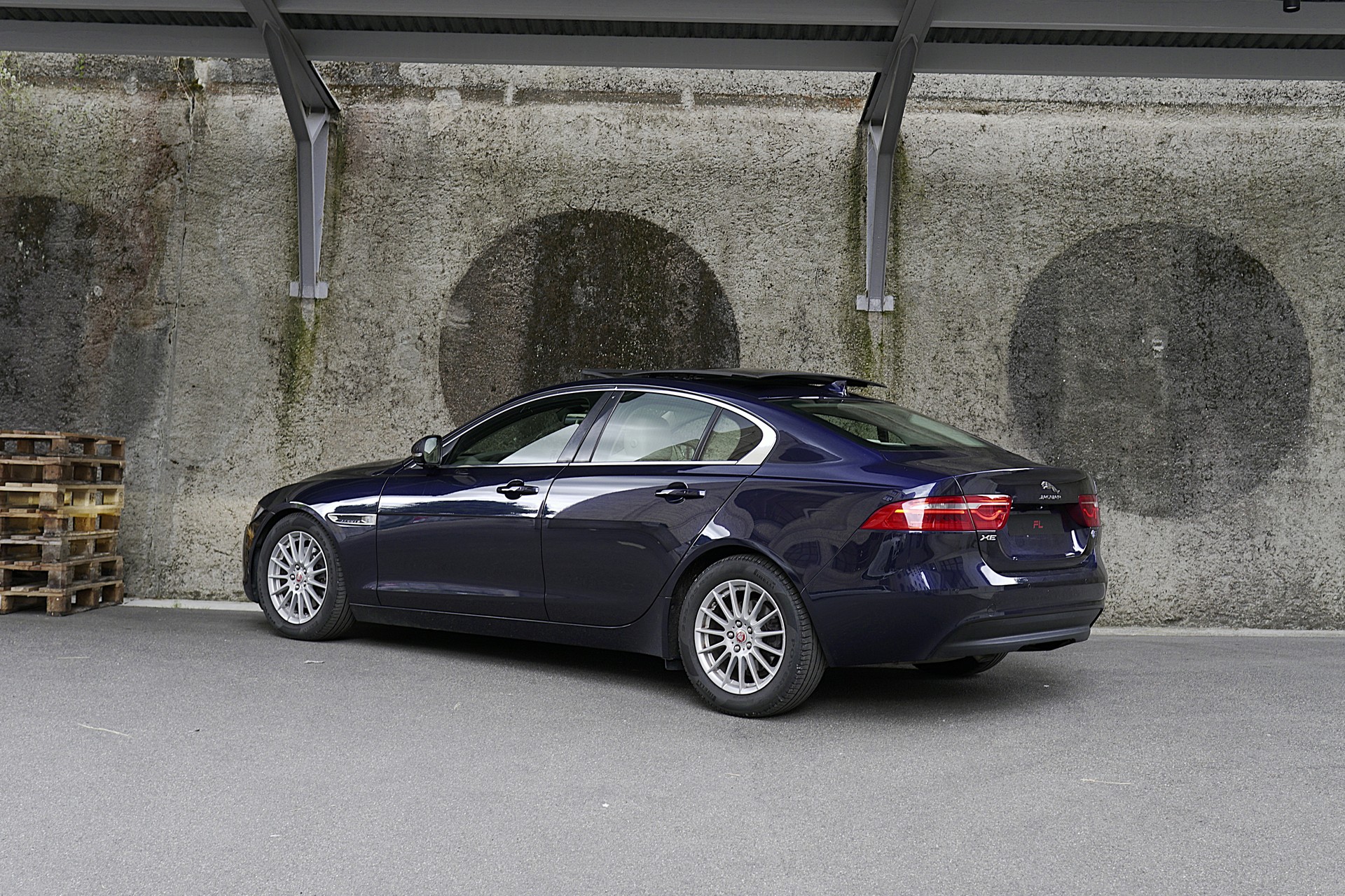 JAGUAR XE 20d Prestige AWD Automat-image-2