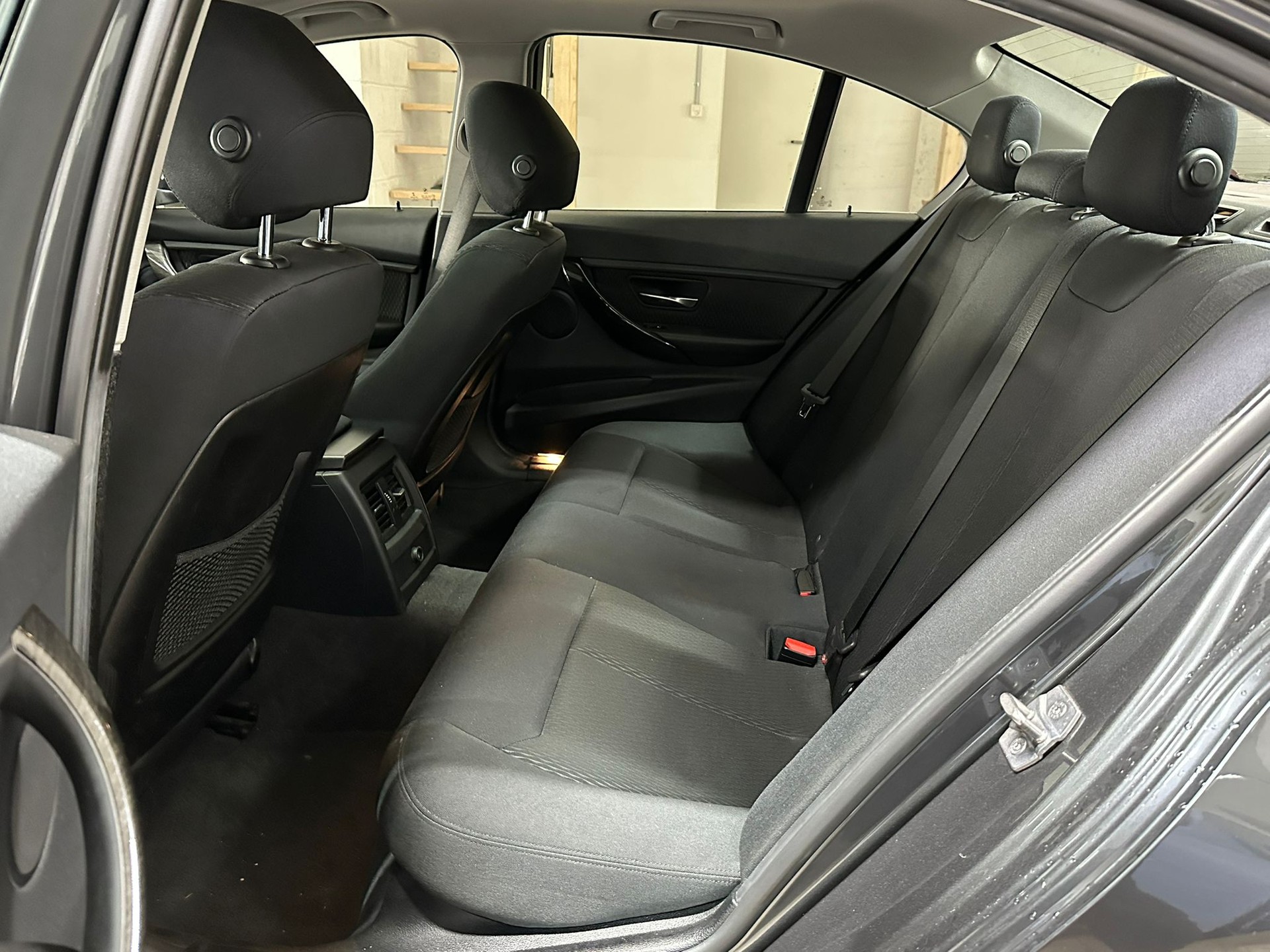 BMW 320d Luxury Line Steptronic-image-6