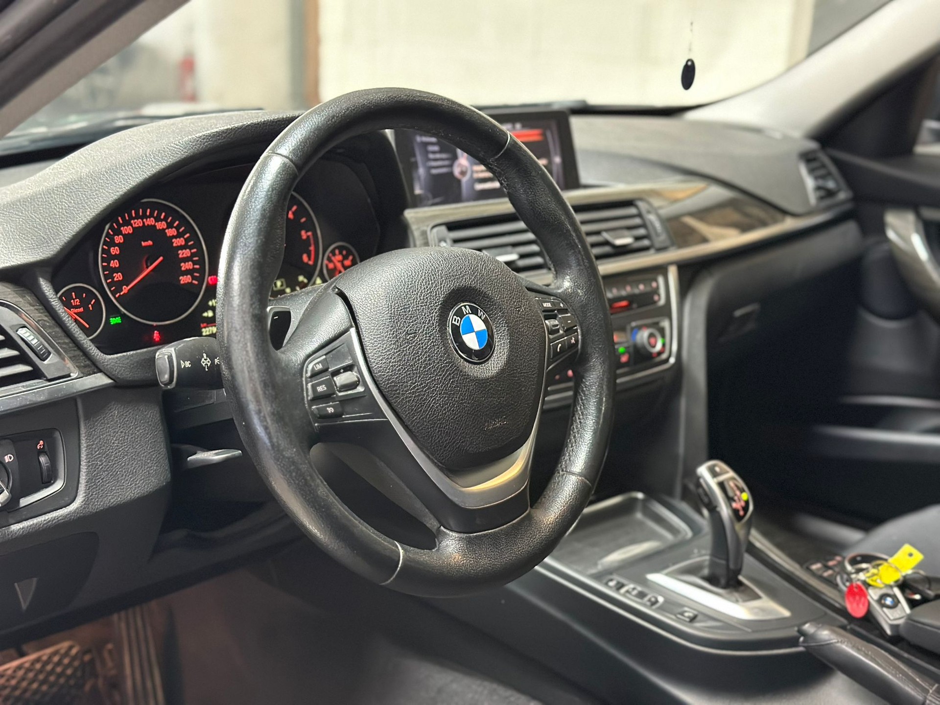 BMW 320d Luxury Line Steptronic-image-7
