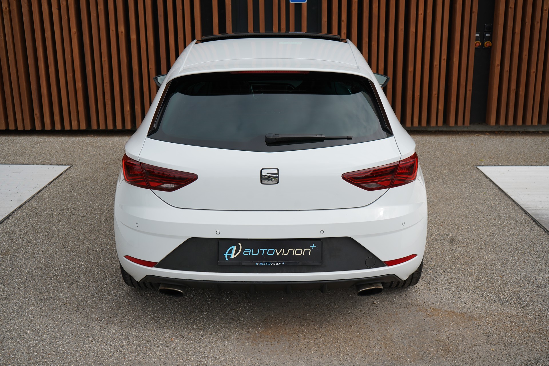 SEAT LEON 2.0 TSI CUPRA BLACK l 300 PS-image-16