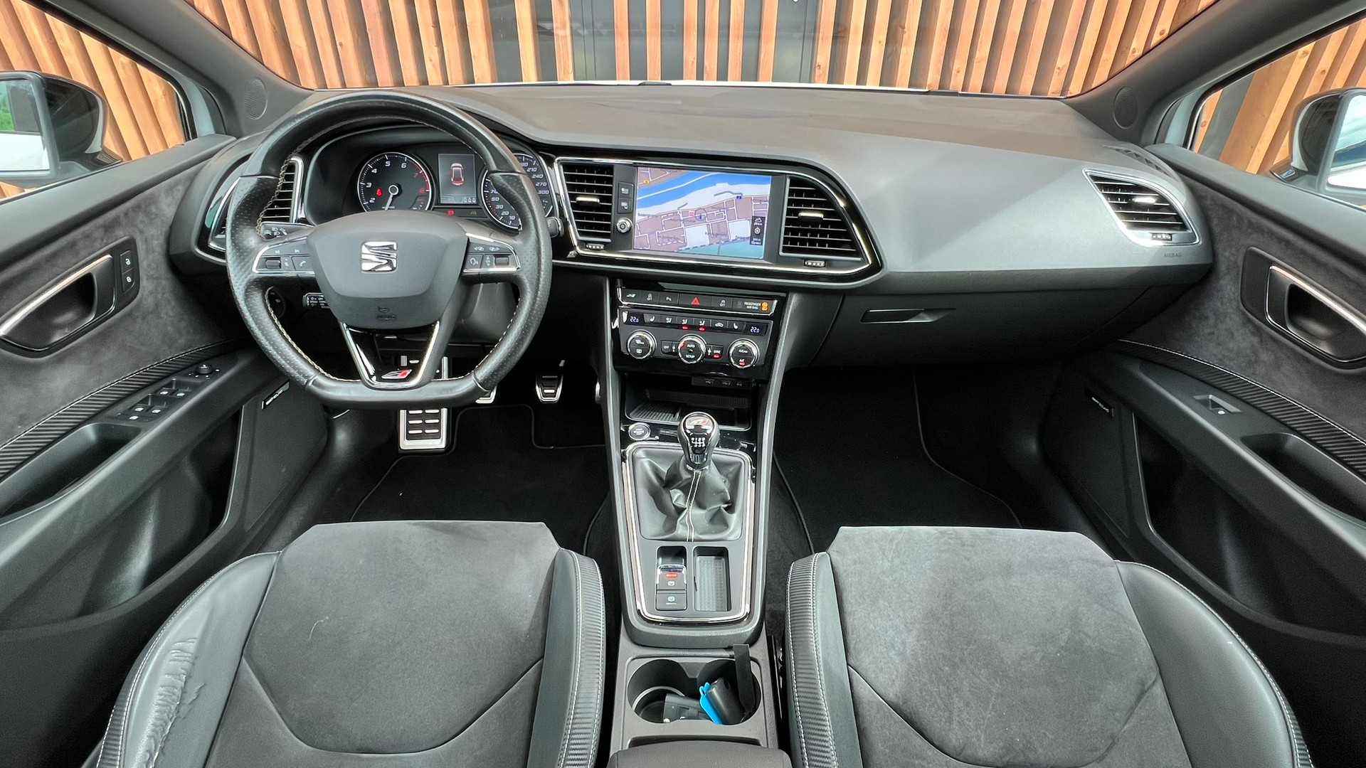 SEAT LEON 2.0 TSI CUPRA BLACK l 300 PS-image-21