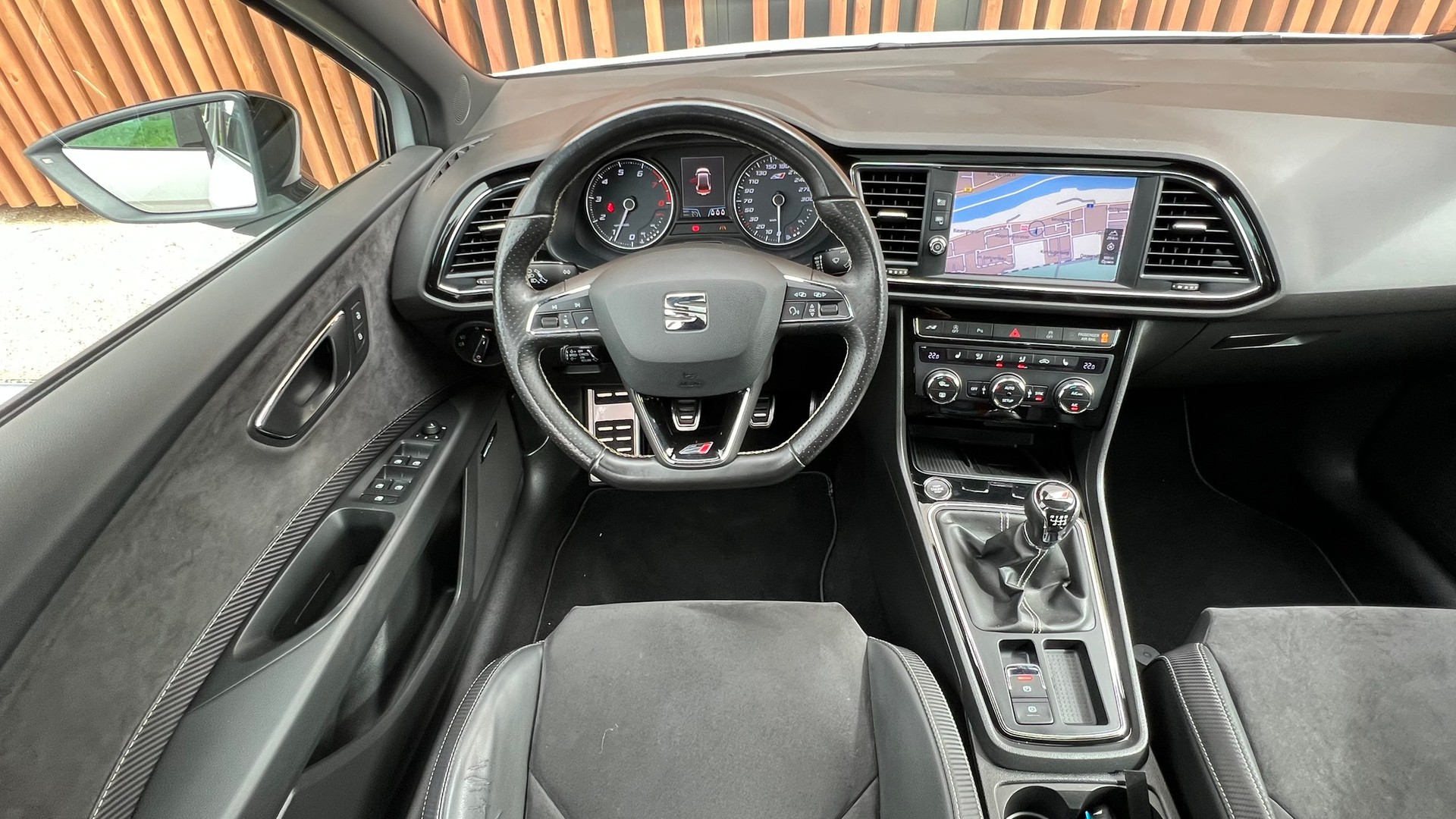 SEAT LEON 2.0 TSI CUPRA BLACK l 300 PS-image-22