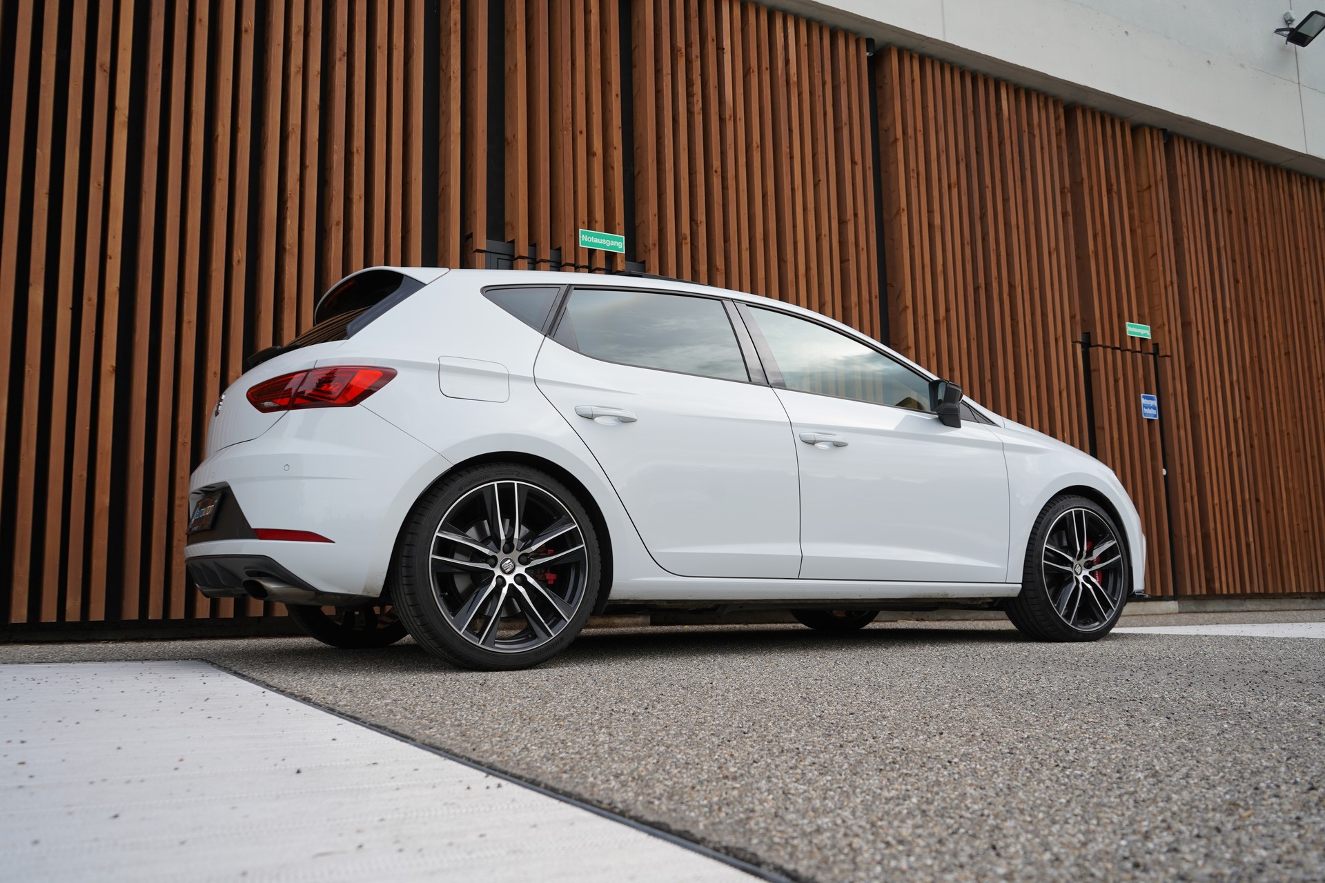 SEAT LEON 2.0 TSI CUPRA BLACK l 300 PS-image-12