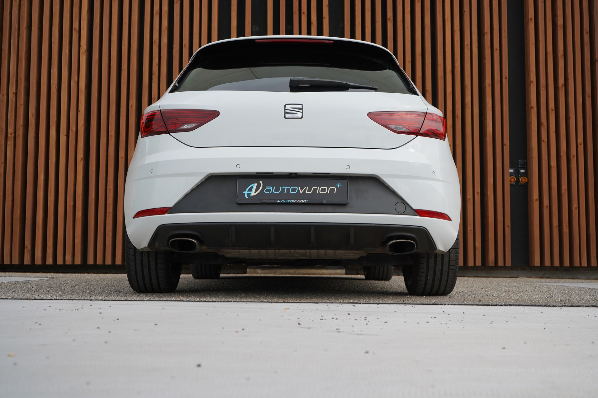 SEAT LEON 2.0 TSI CUPRA BLACK l 300 PS-image-17