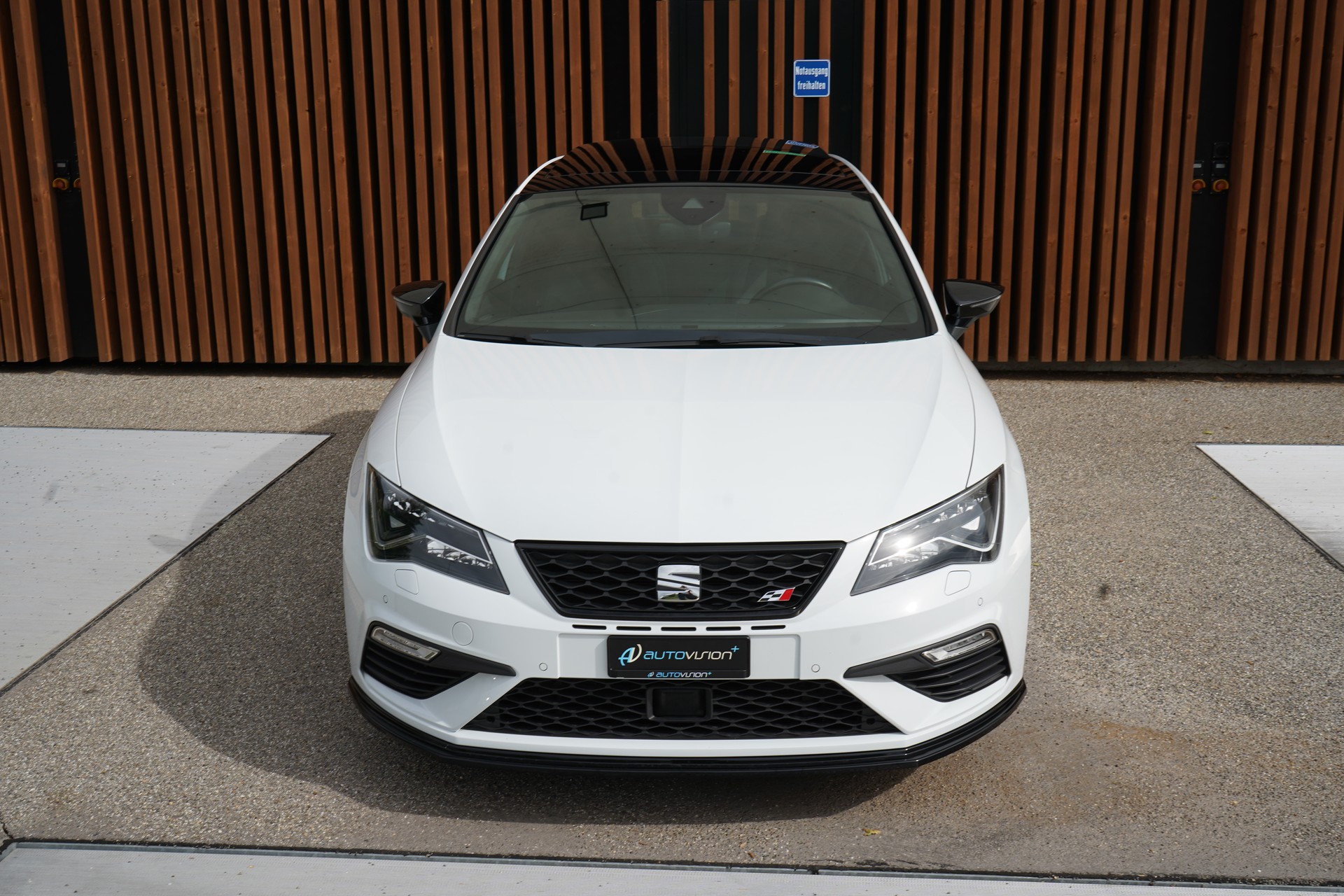 SEAT LEON 2.0 TSI CUPRA BLACK l 300 PS-image-14