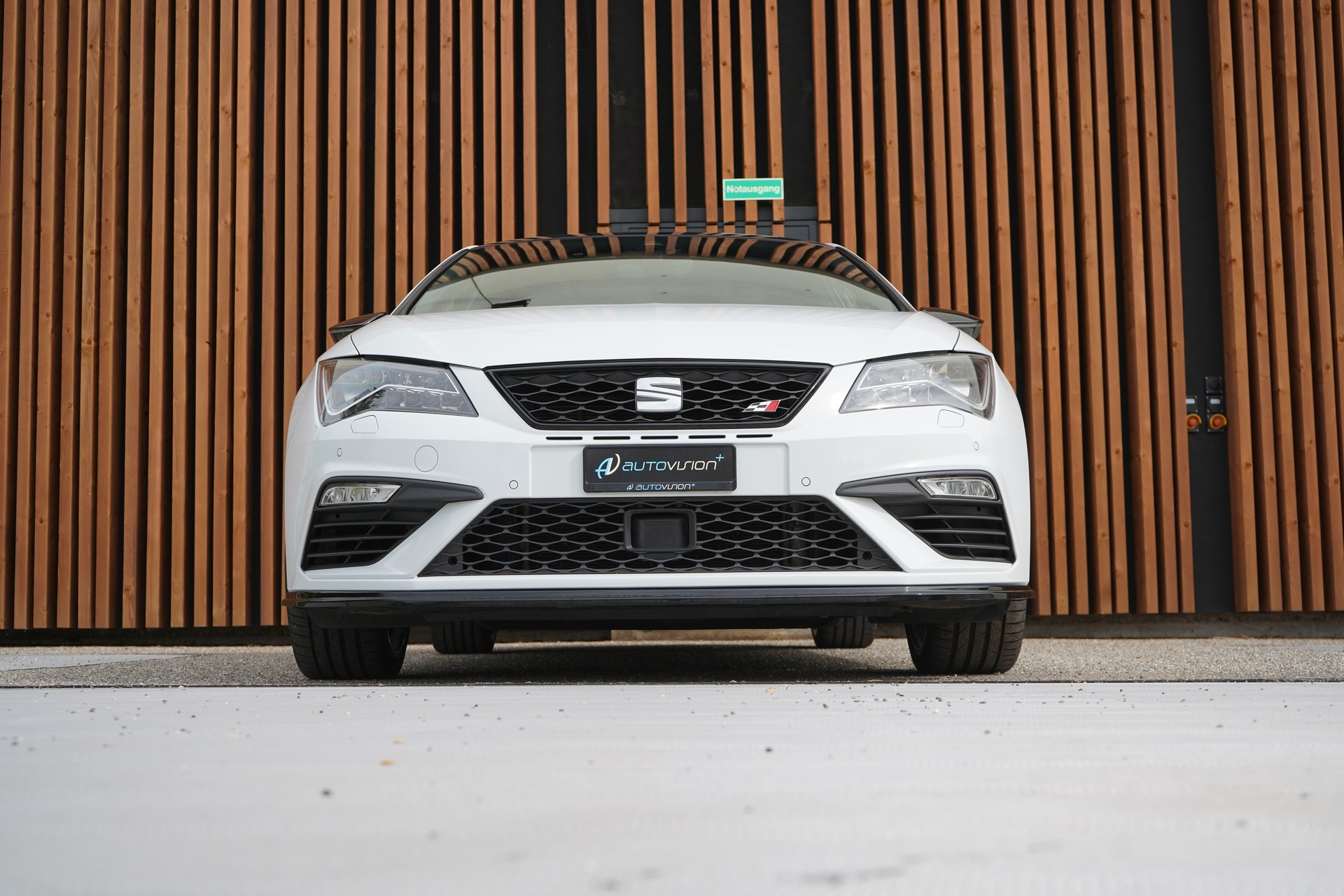SEAT LEON 2.0 TSI CUPRA BLACK l 300 PS-image-15