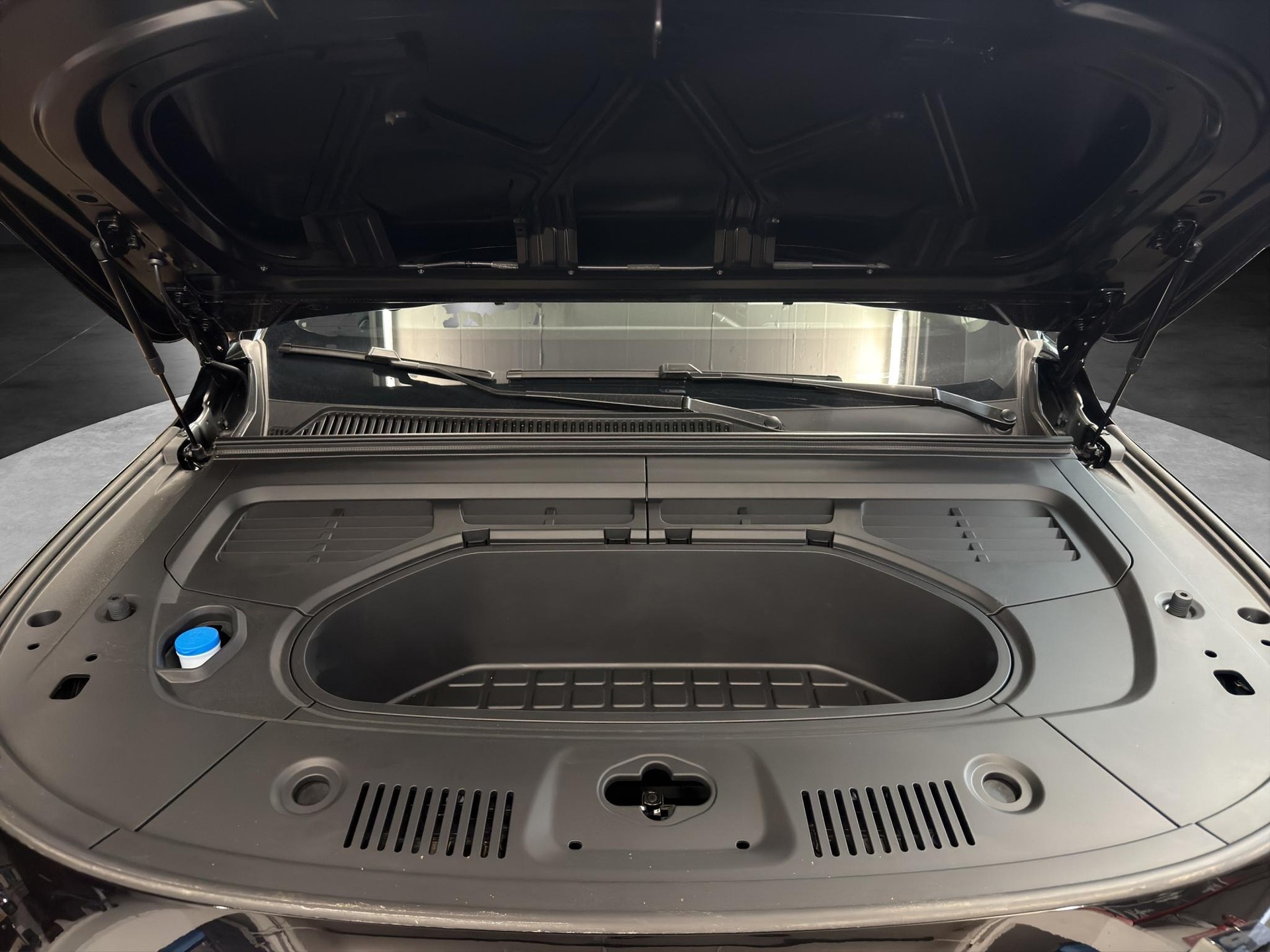 LEAPMOTOR C10 EV AWD-image-15