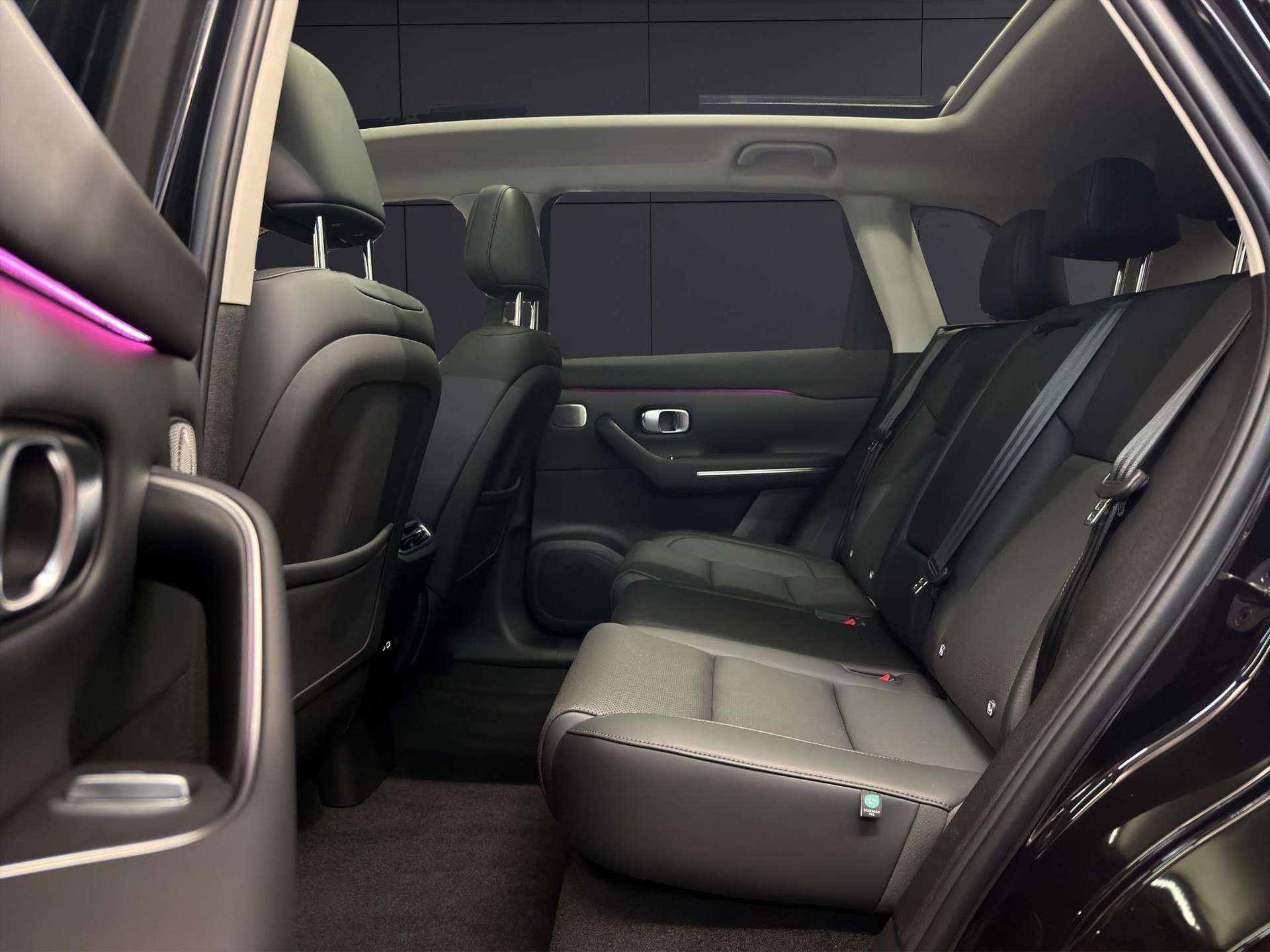 LEAPMOTOR C10 EV AWD-image-11