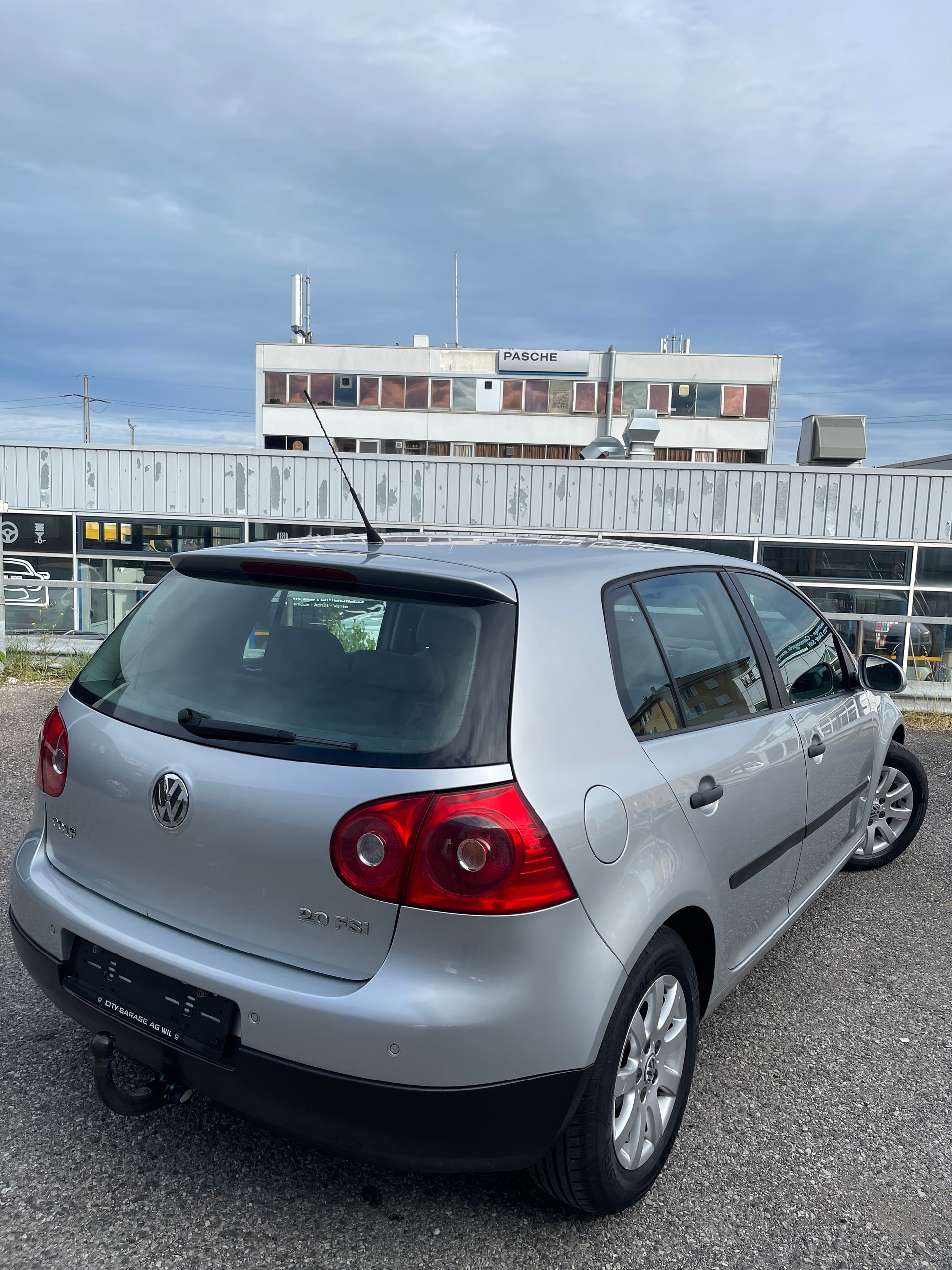 VW Golf 2.0 FSI Comfortline-image-2