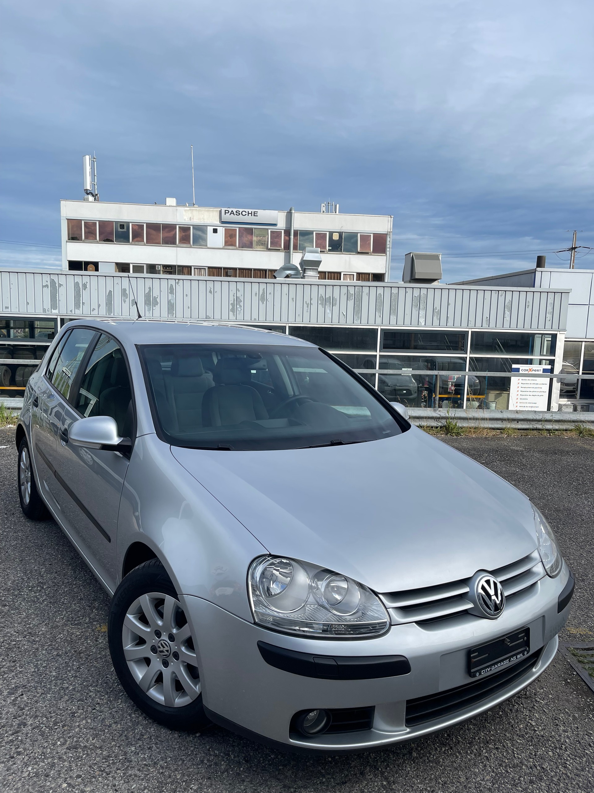 VW Golf 2.0 FSI Comfortline-image-3
