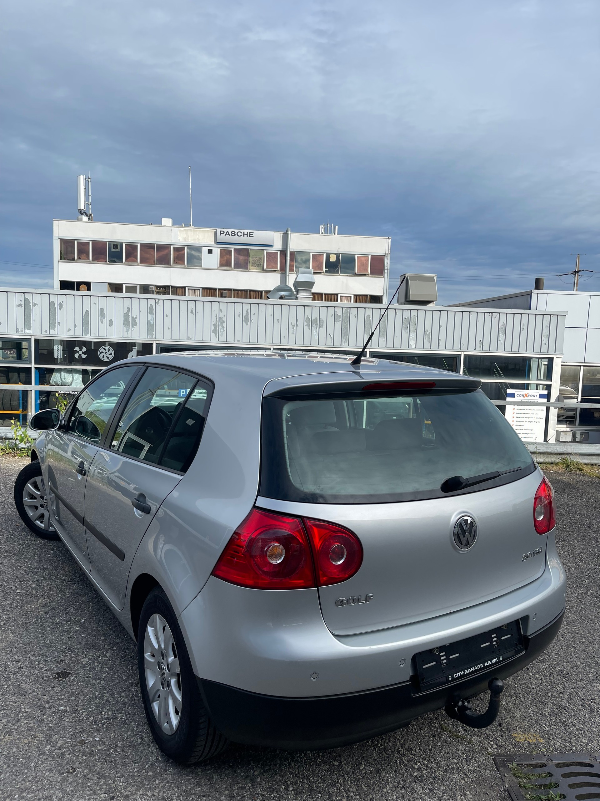 VW Golf 2.0 FSI Comfortline-image-4