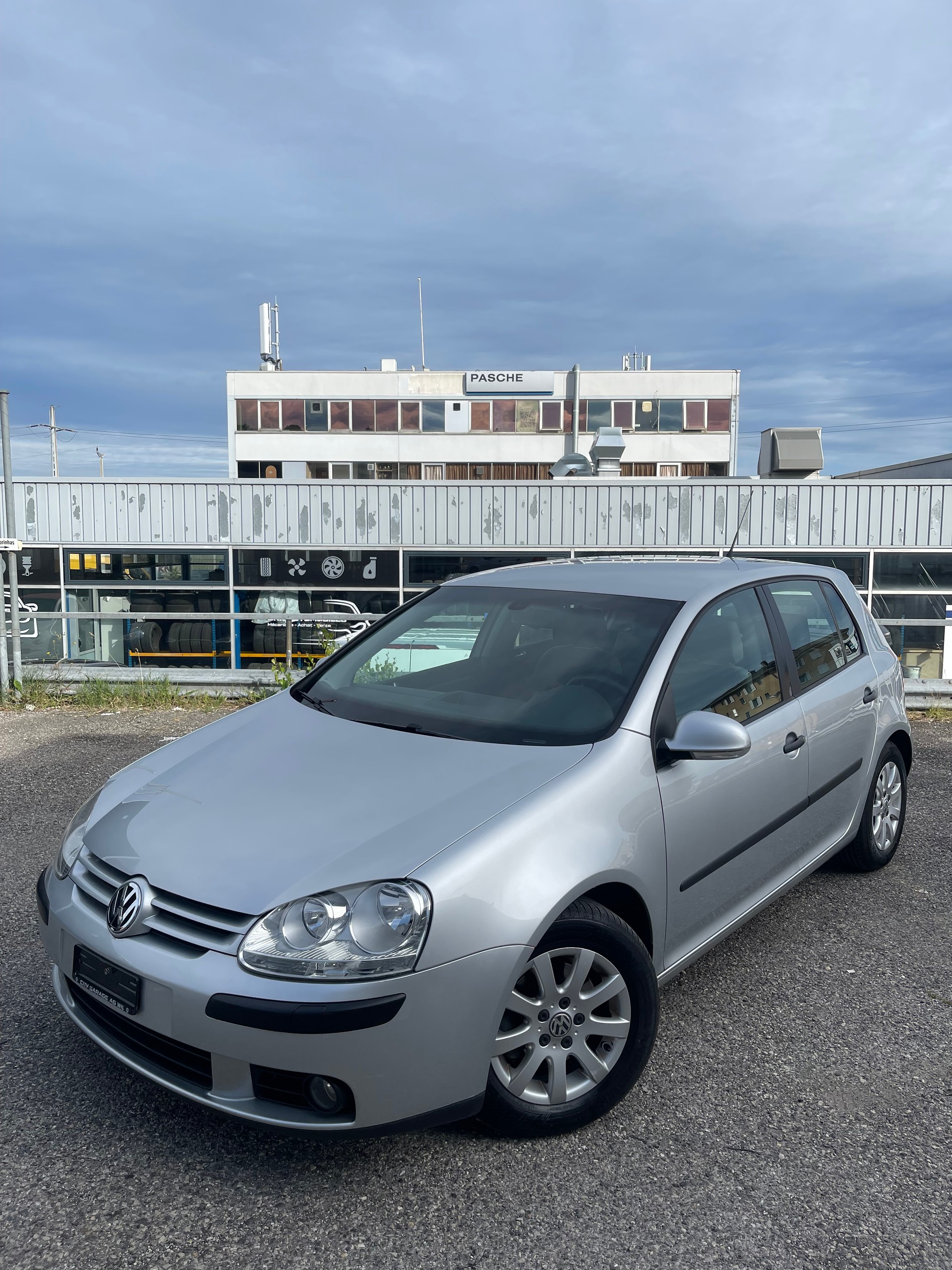 VW Golf 2.0 FSI Comfortline-image-1