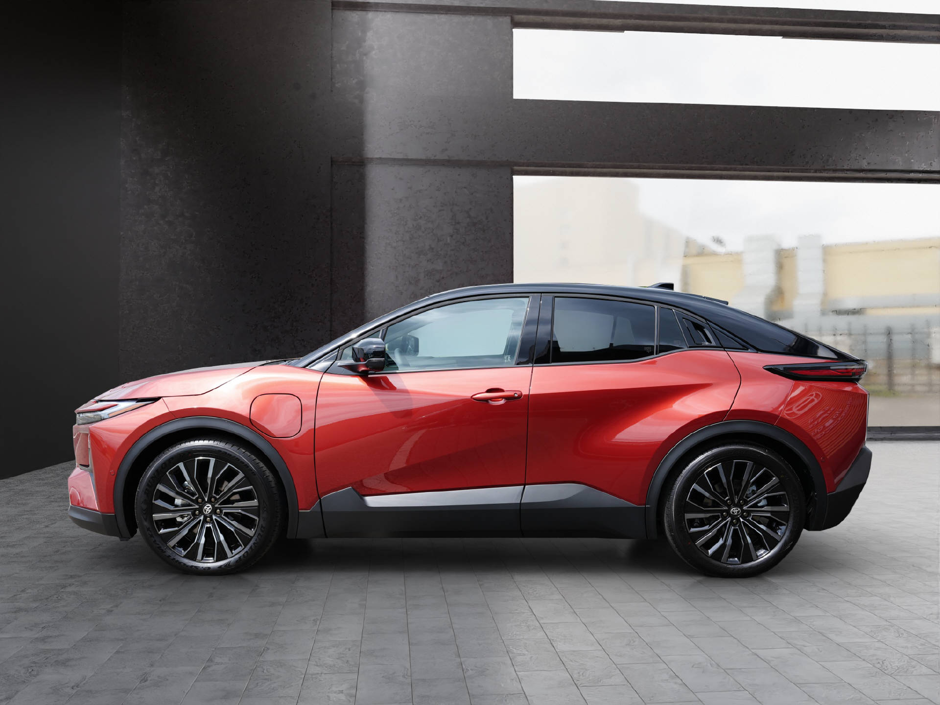TOYOTA C-HR+ Premium AWD-showroom-element-2