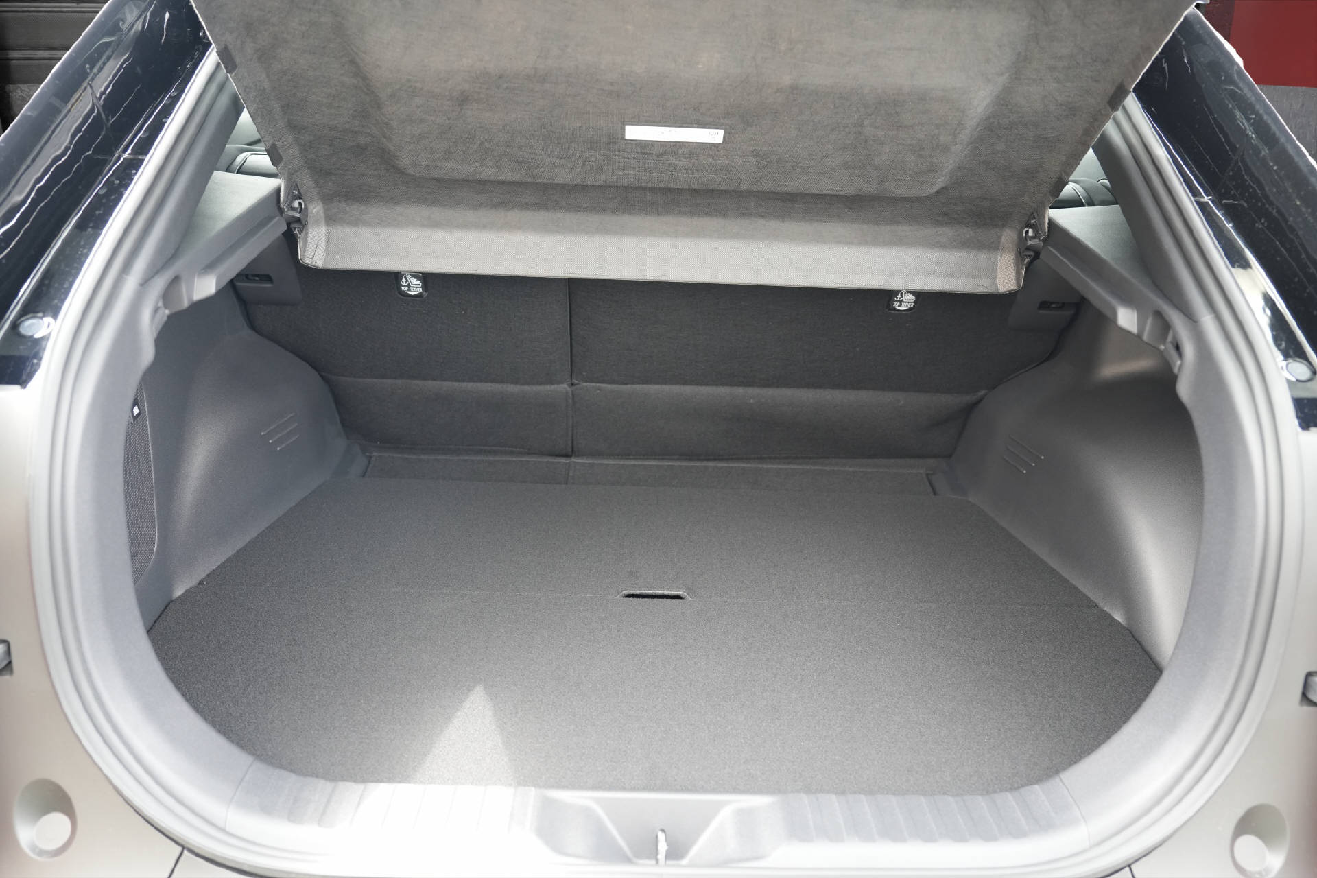 TOYOTA C-HR+ Premium AWD-image-17