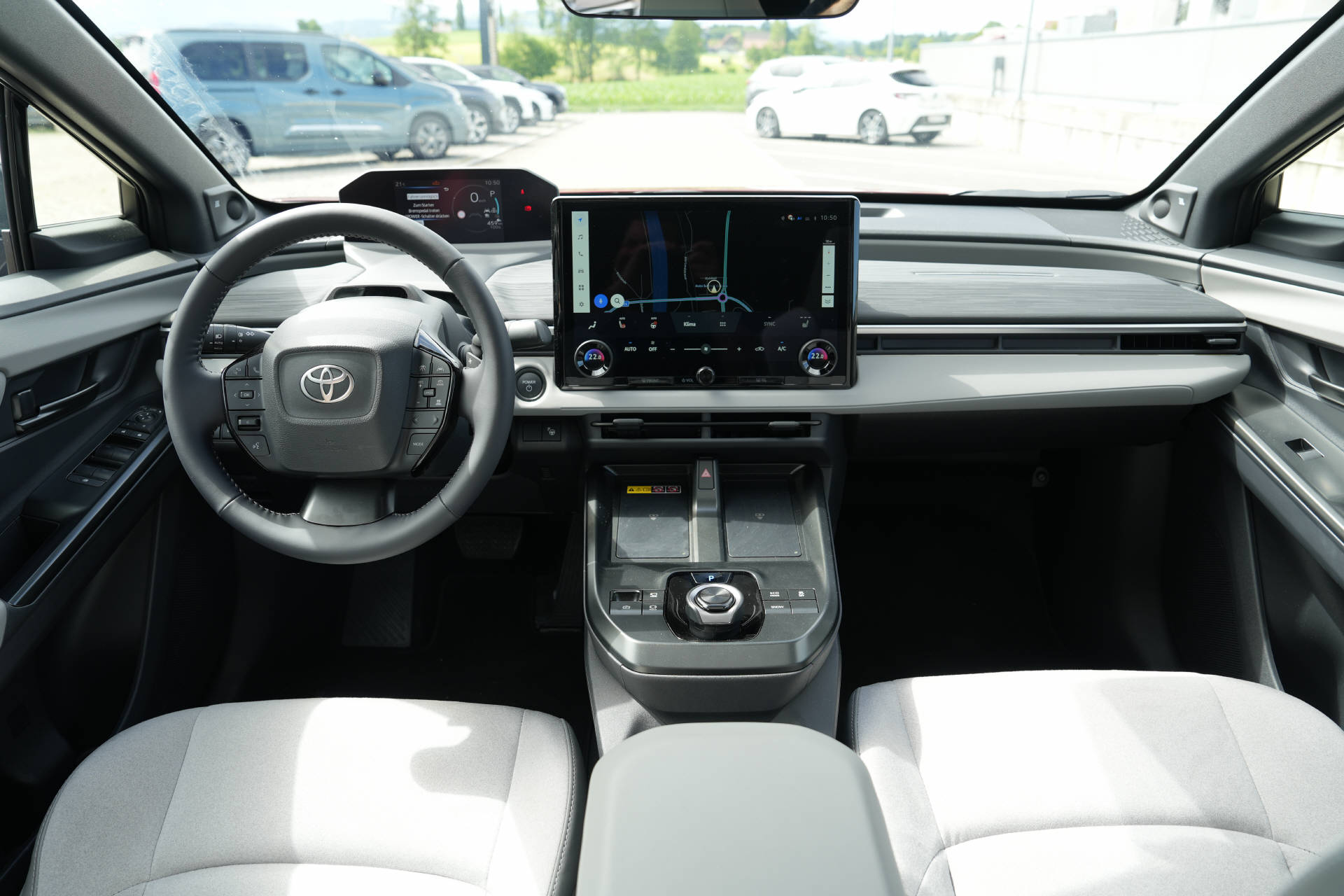 TOYOTA C-HR+ Premium AWD-image-13