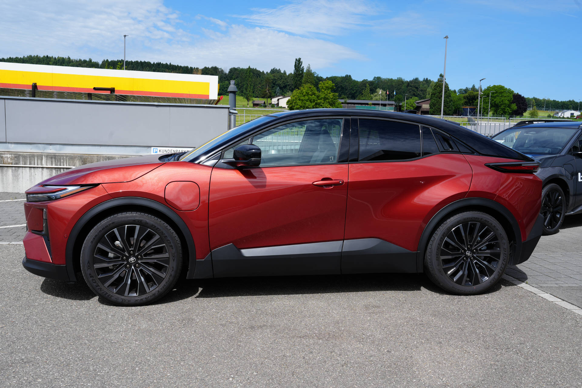 TOYOTA C-HR+ Premium AWD-image-5