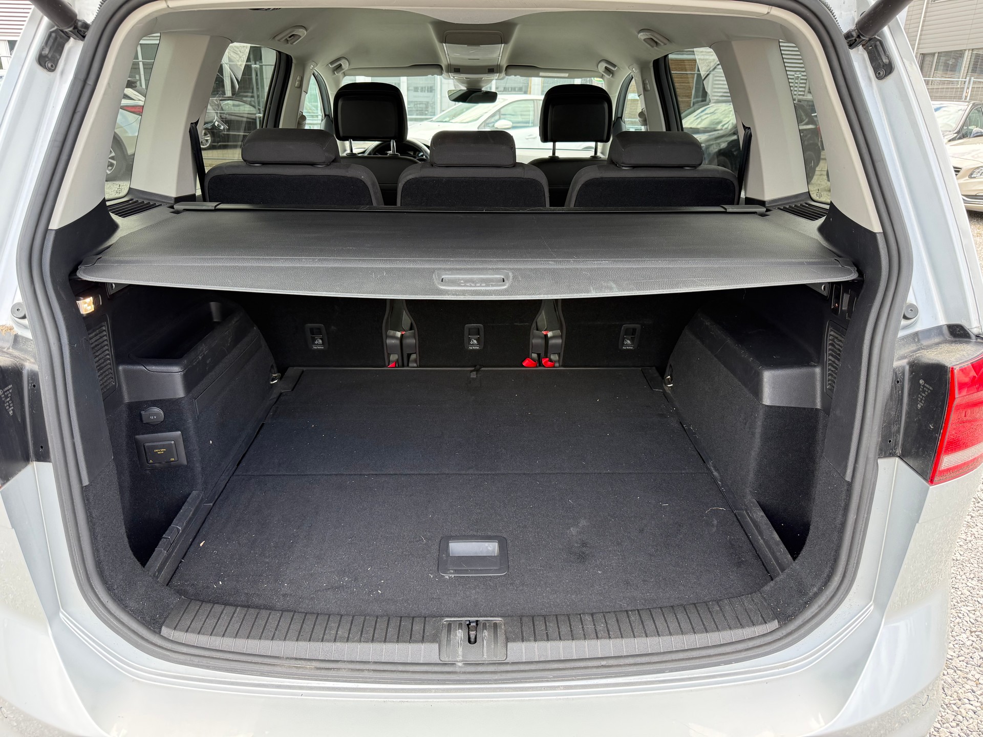 VW Touran 2.0 TDI BlueMotion Technology Sport DSG-image-9