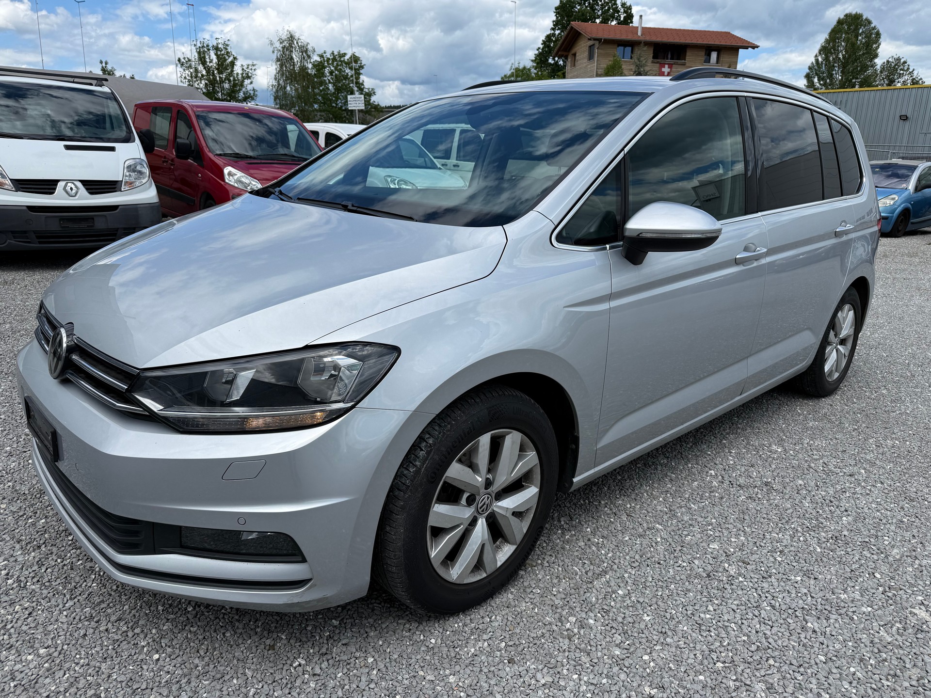 VW Touran 2.0 TDI BlueMotion Technology Sport DSG-image-1