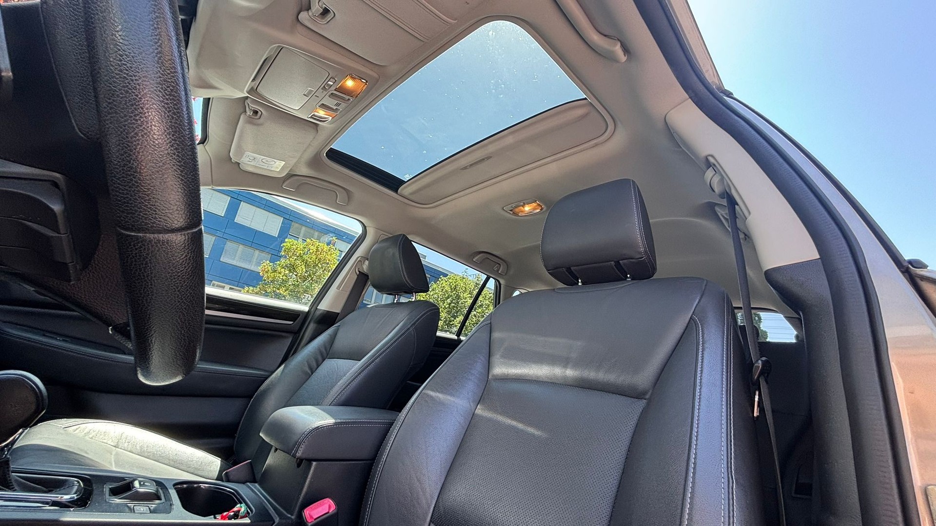 SUBARU Outback 2.5i Luxury-image-7