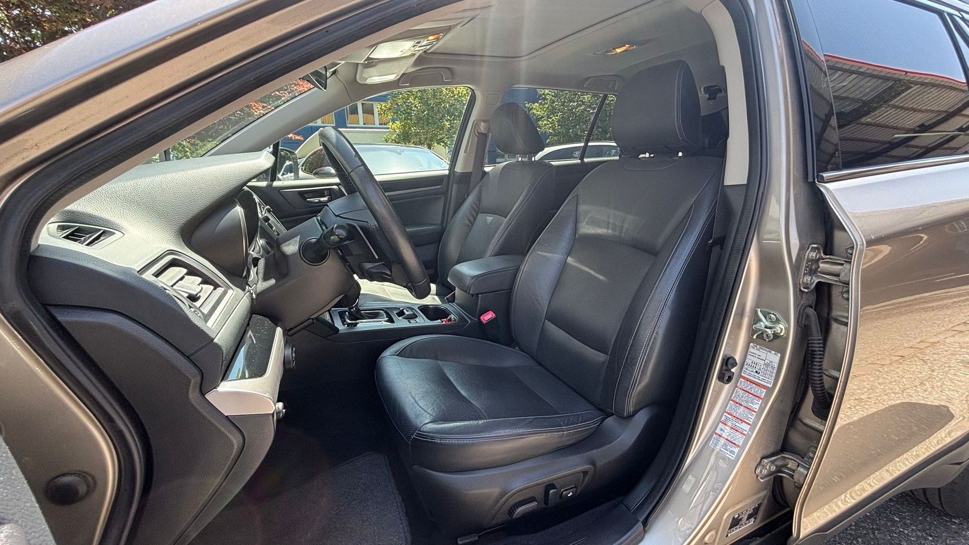 SUBARU Outback 2.5i Luxury-image-8