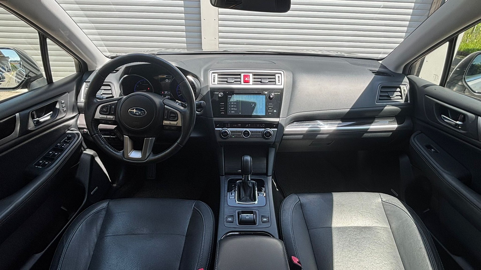 SUBARU Outback 2.5i Luxury-image-11
