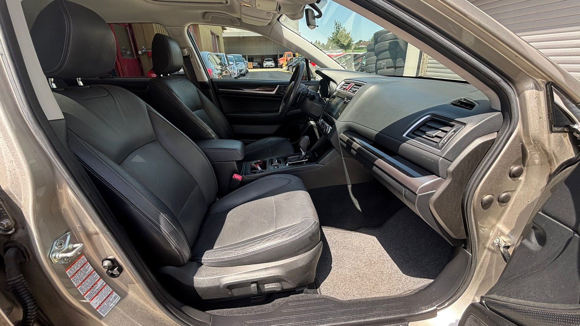 SUBARU Outback 2.5i Luxury-image-10