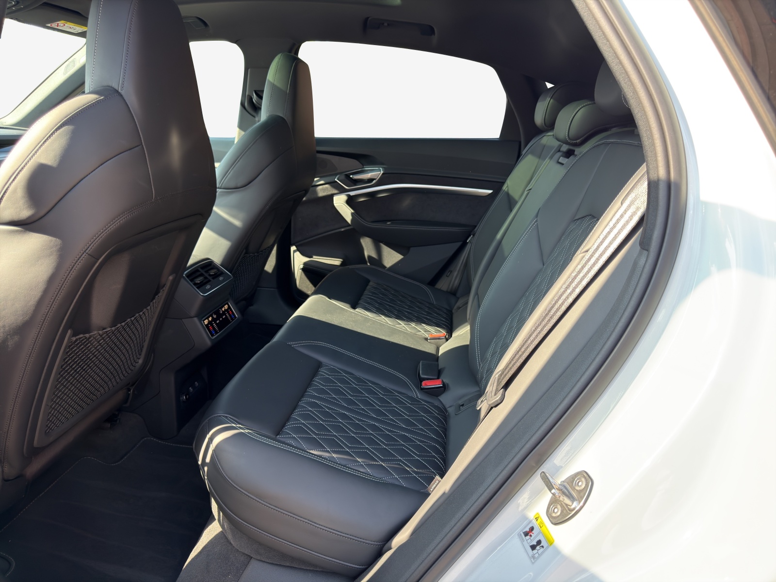 AUDI e-tron 55 Sportback S Line quattro-image-11