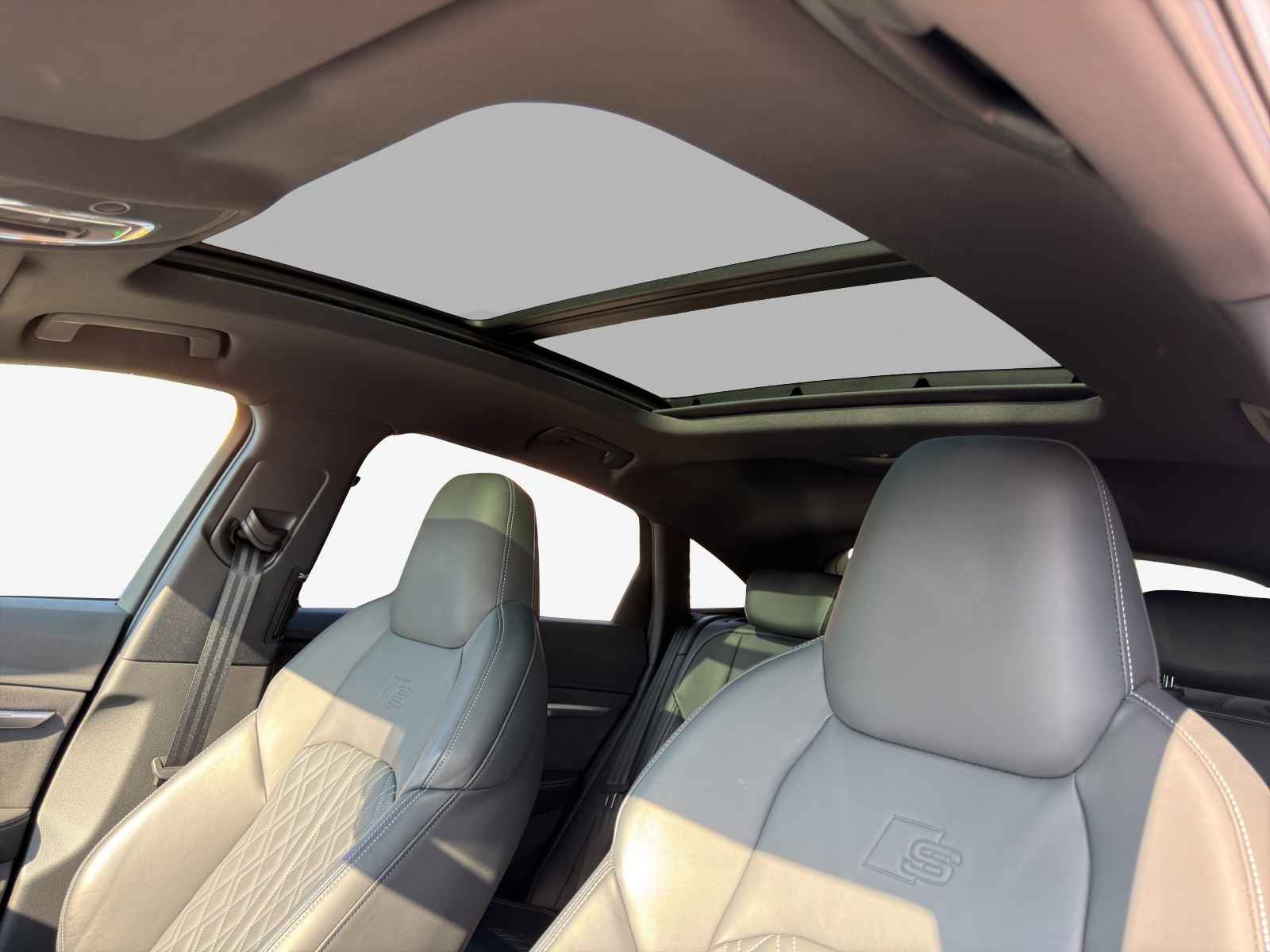 AUDI e-tron 55 Sportback S Line quattro-image-14