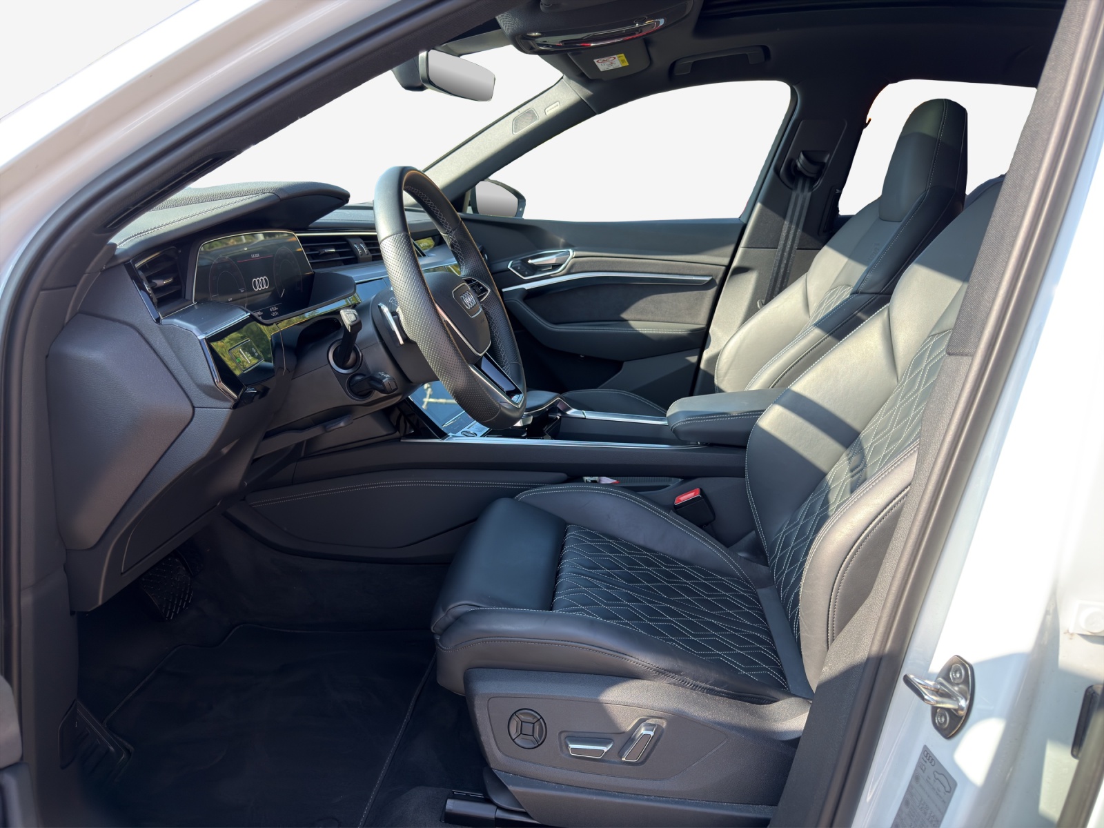 AUDI e-tron 55 Sportback S Line quattro-image-7