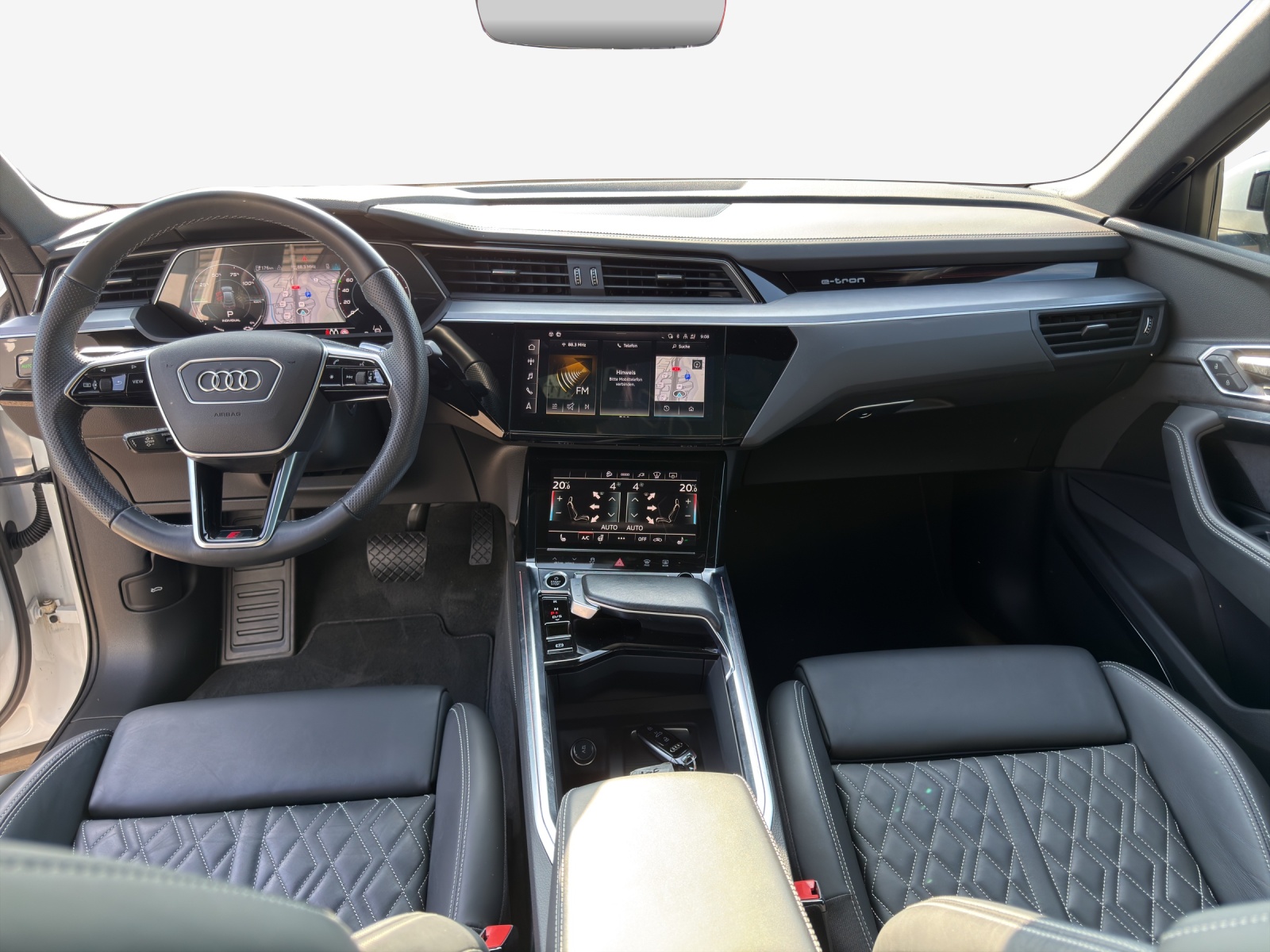 AUDI e-tron 55 Sportback S Line quattro-image-8