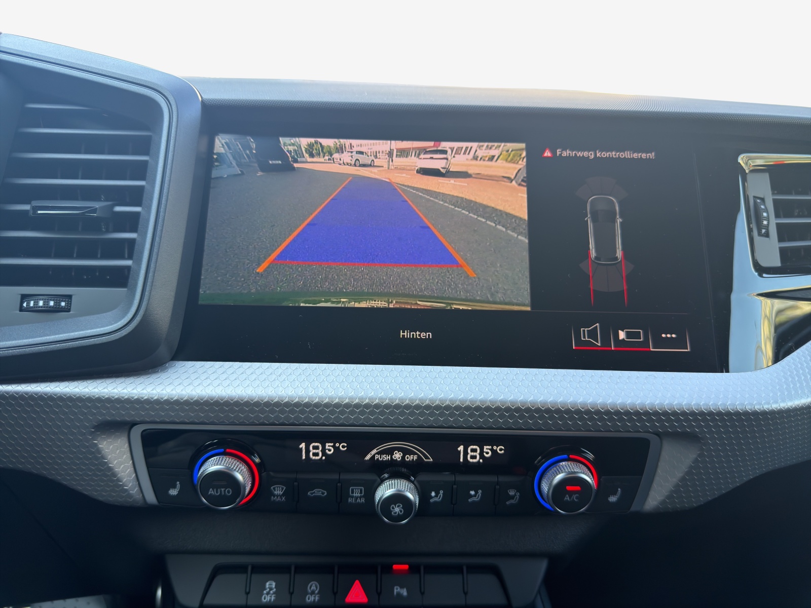 AUDI A1 Sportback 30 TFSI S Line Attraction S-tronic-image-13