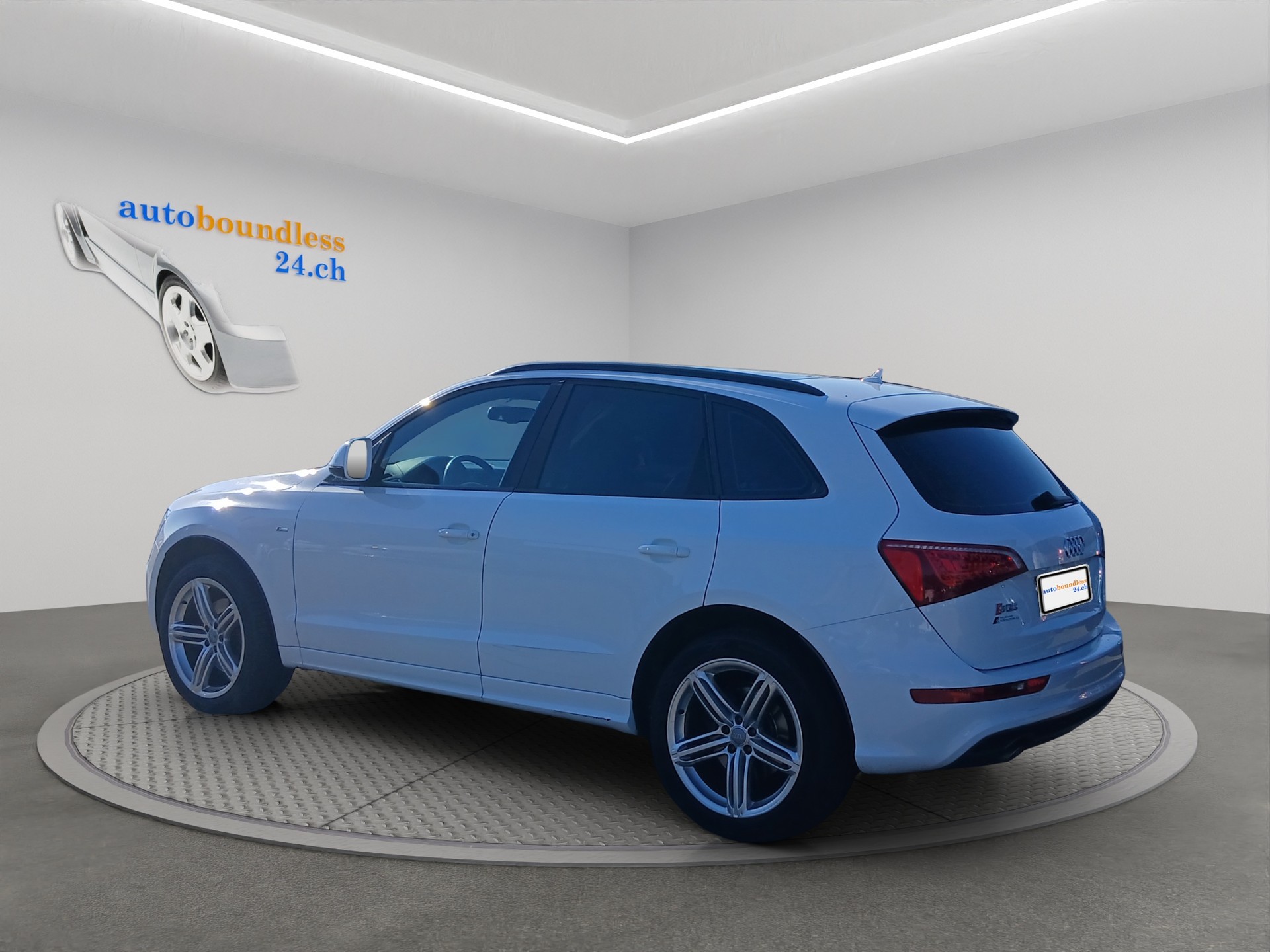 AUDI Q5 3.0 TDI quattro S-tronic-image-2