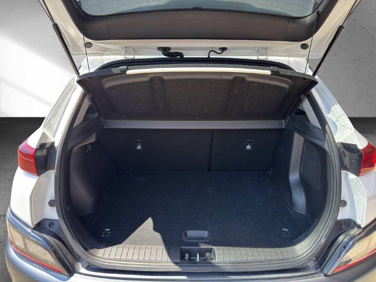HYUNDAI Kona 1.6 GDi Hybrid Amplia MY21-image-12