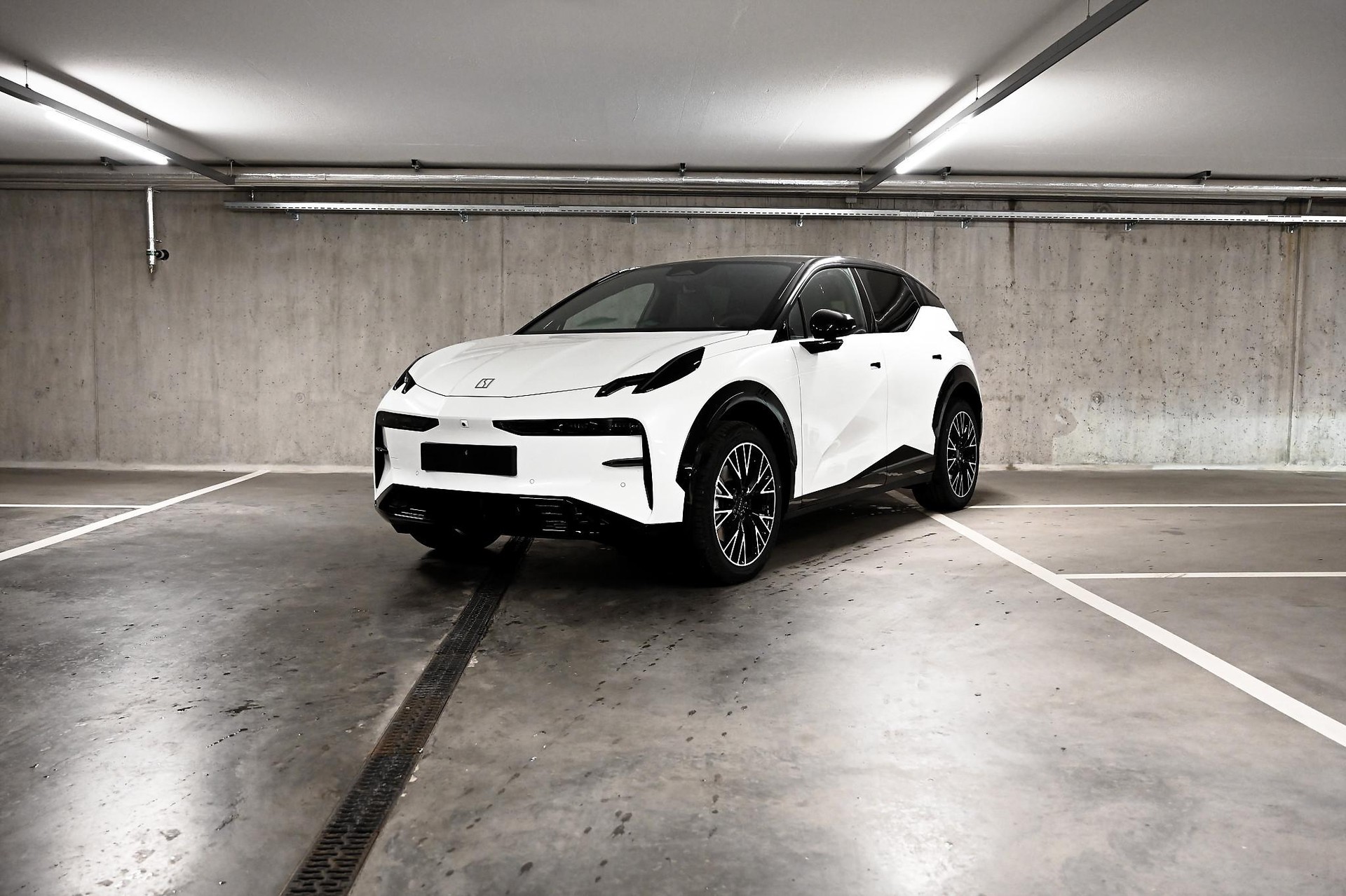ZEEKR X Privilege AWD-showroom-element-1