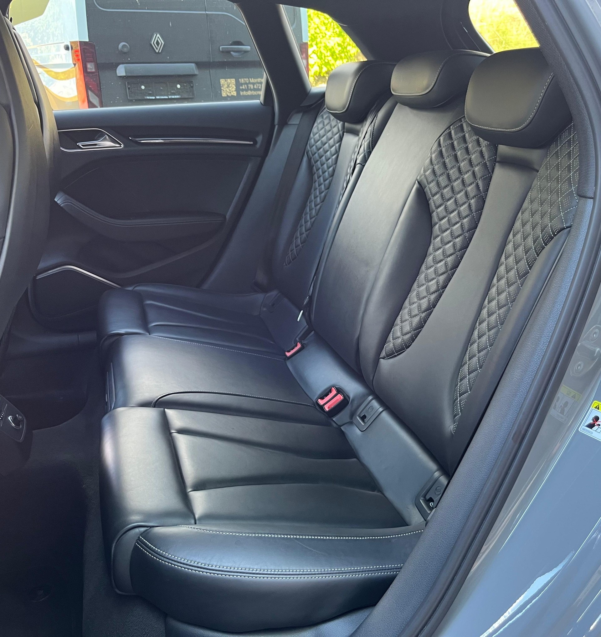 AUDI RS3 Sportback 2.5 TSI quattro S-tronic-image-11