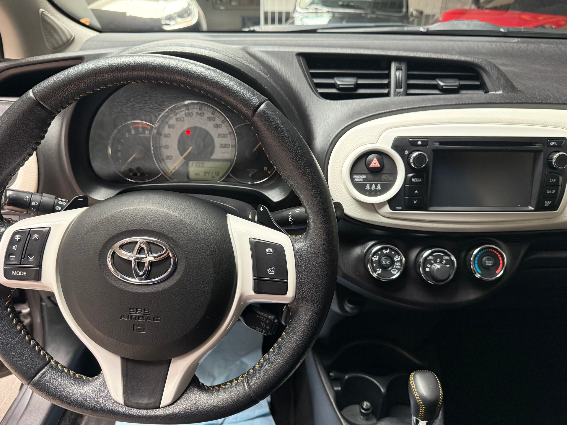 TOYOTA Yaris 1.33 Style Multidrive-image-17
