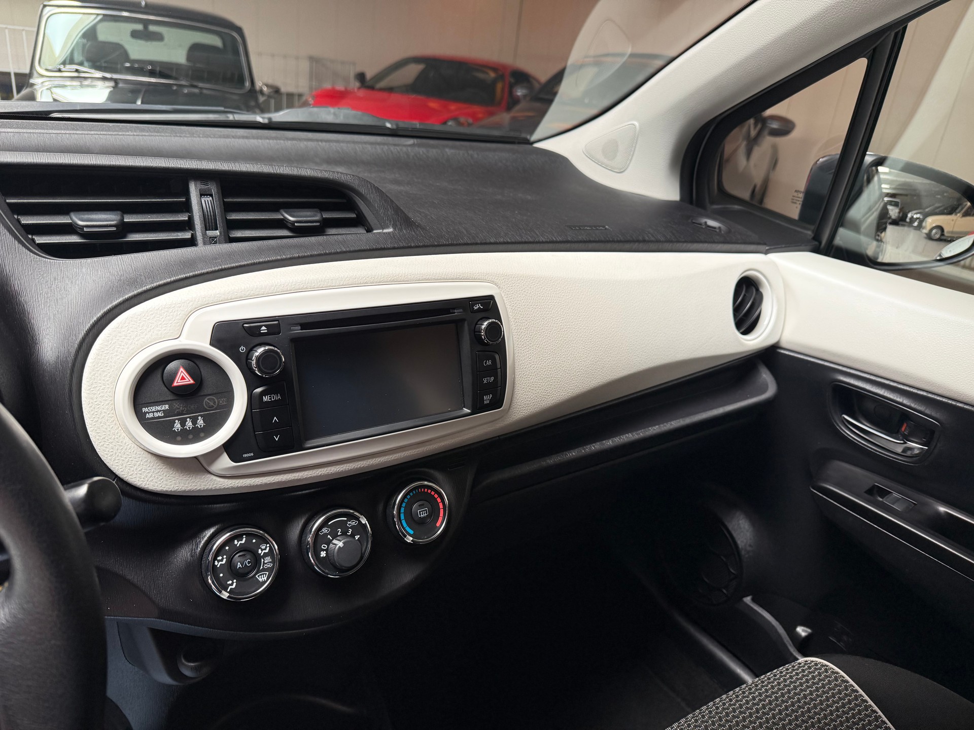 TOYOTA Yaris 1.33 Style Multidrive-image-18