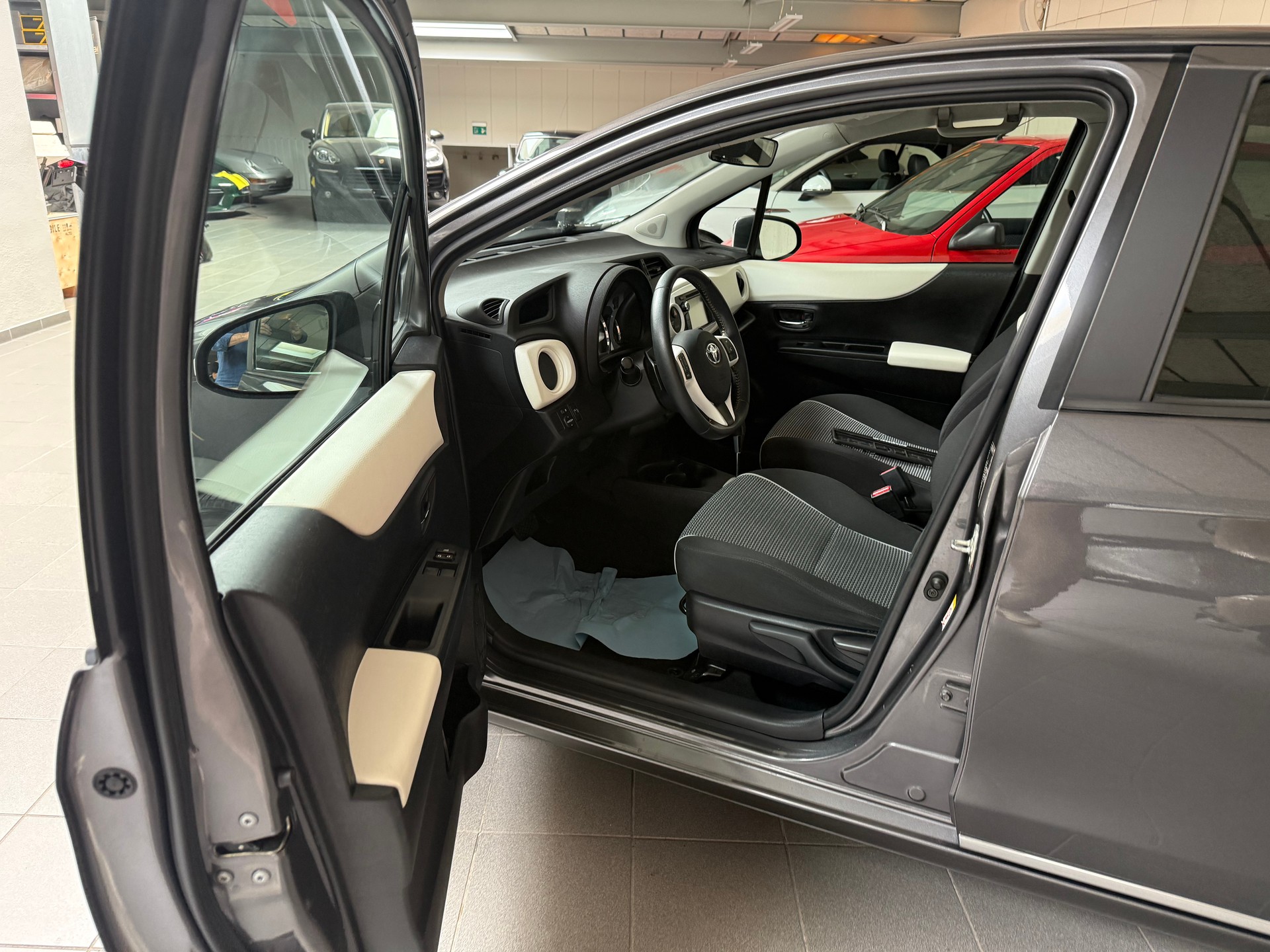 TOYOTA Yaris 1.33 Style Multidrive-image-13
