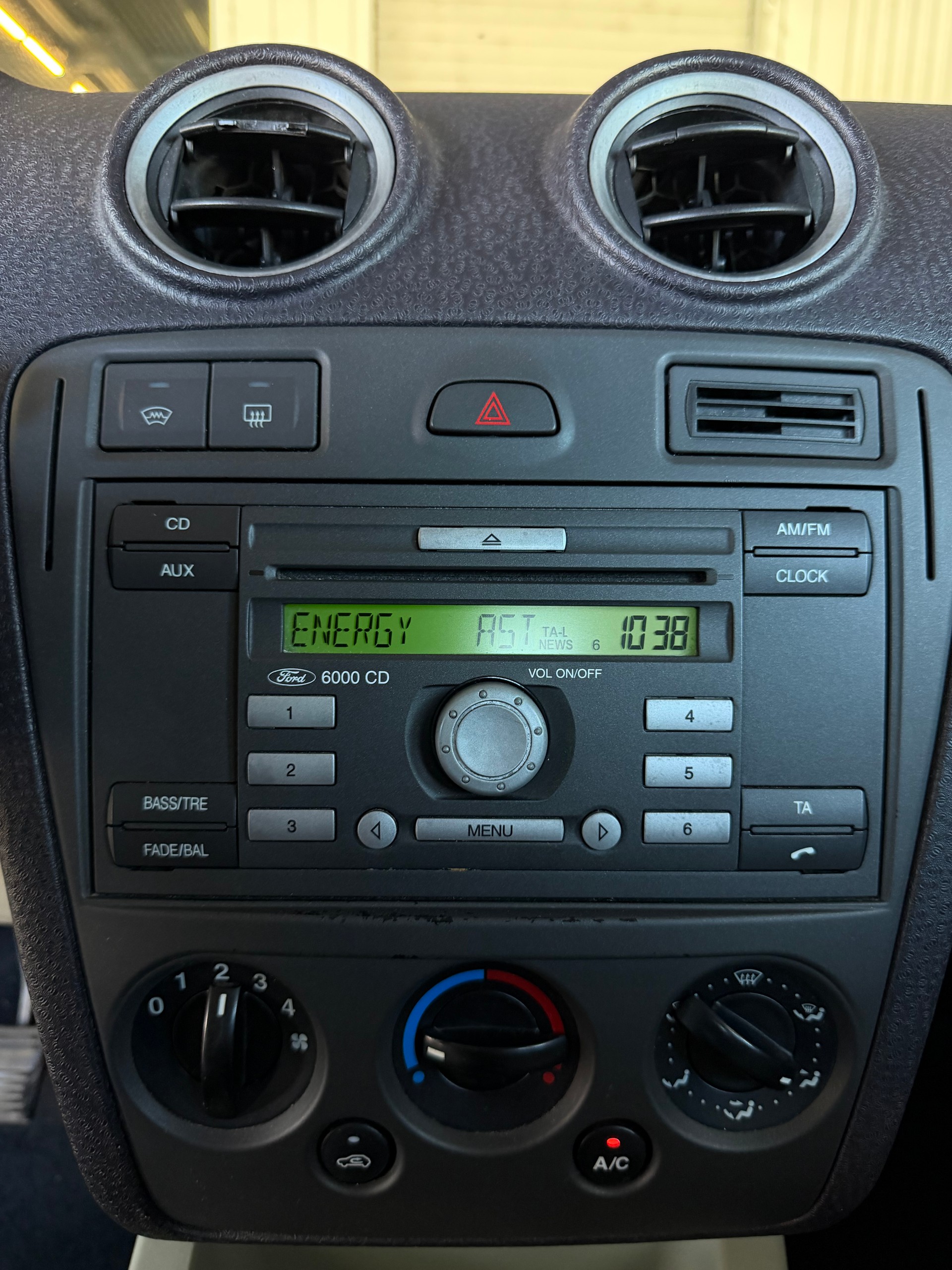 FORD Fusion 1.6 16V Plus-image-9