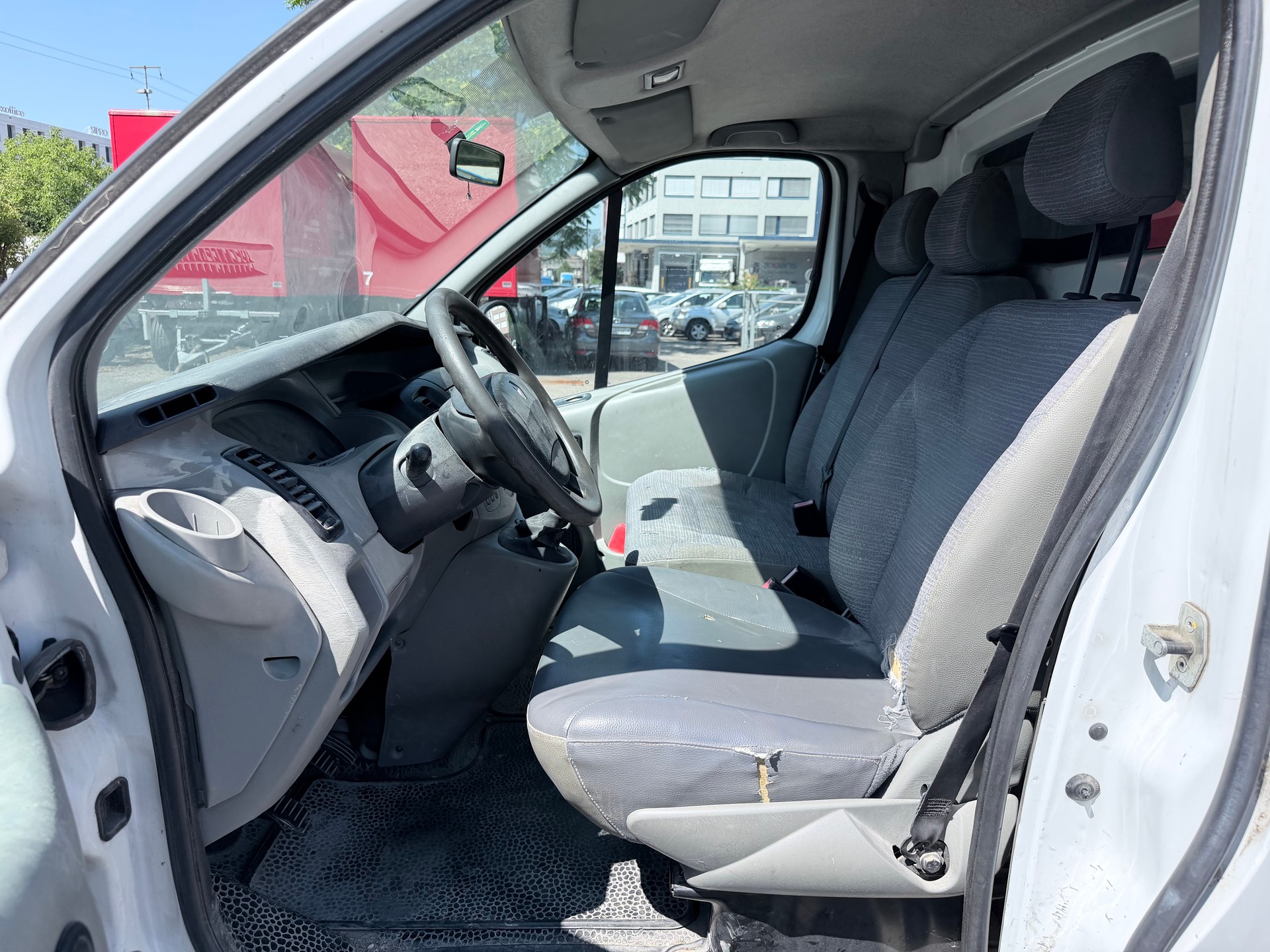 RENAULT Trafic 2.0 dCi 90 2.7t L1H1-image-5