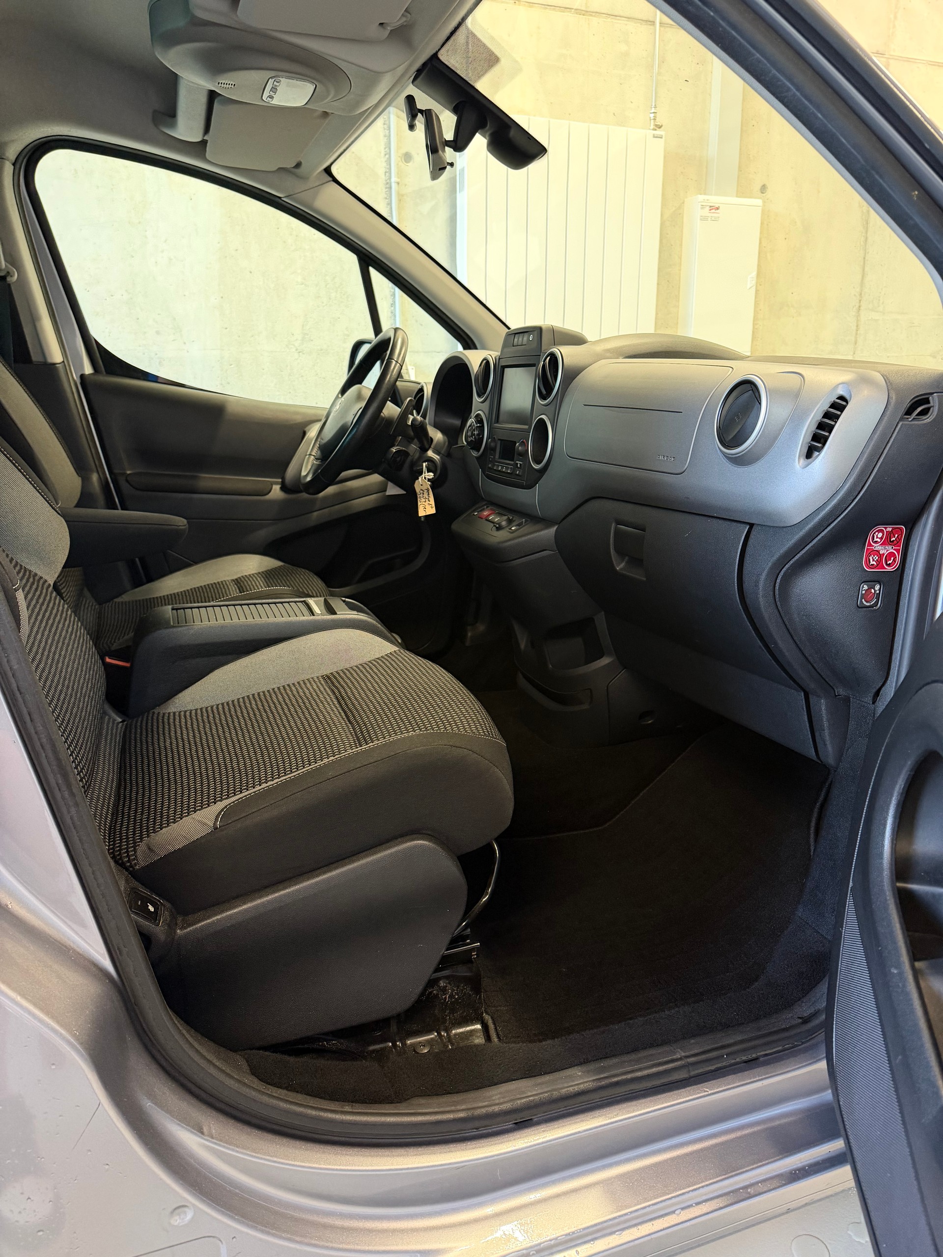 PEUGEOT Partner 1.6 BlueHDi Allure ETG6-image-6