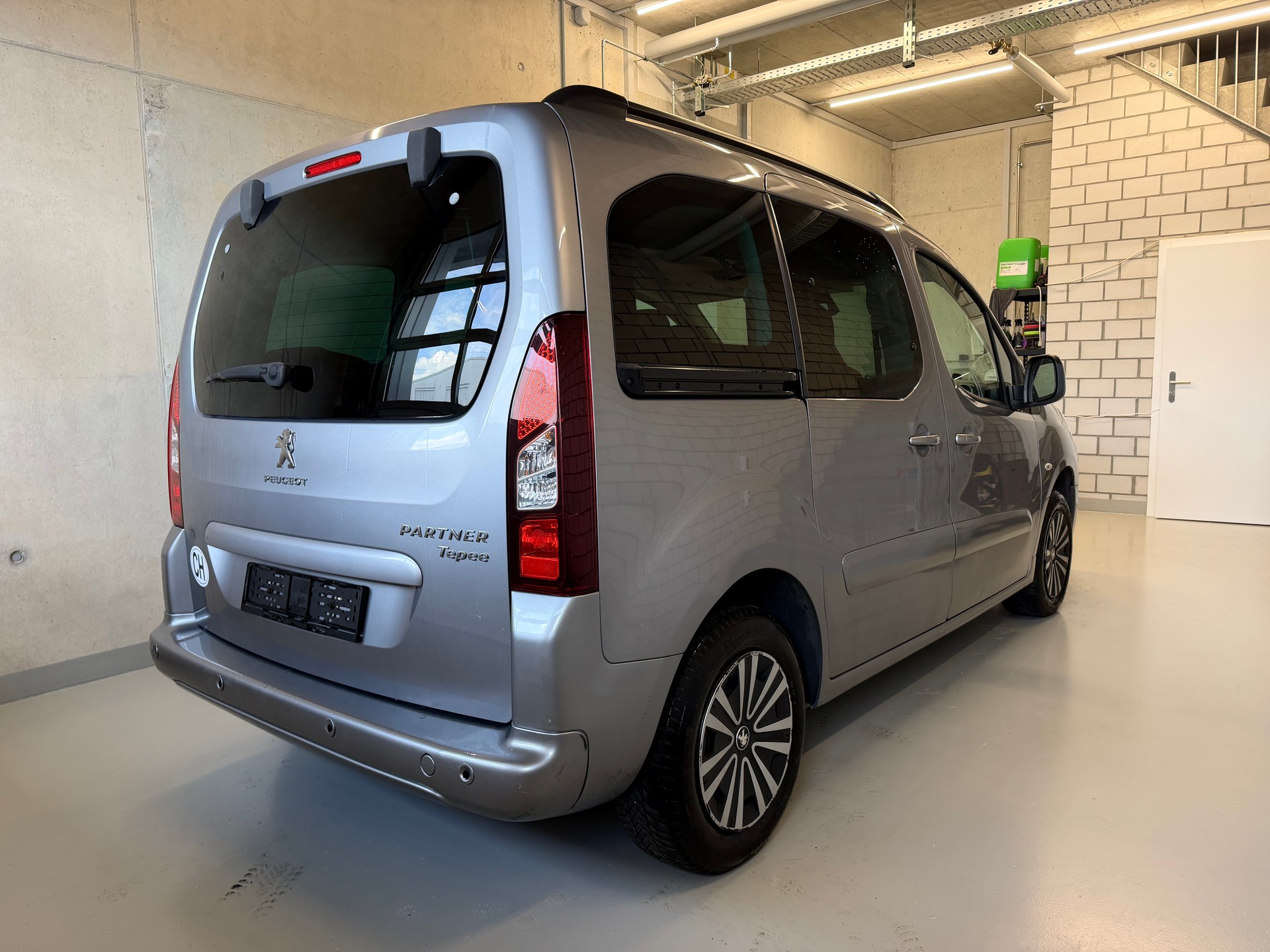 PEUGEOT Partner 1.6 BlueHDi Allure ETG6-image-2