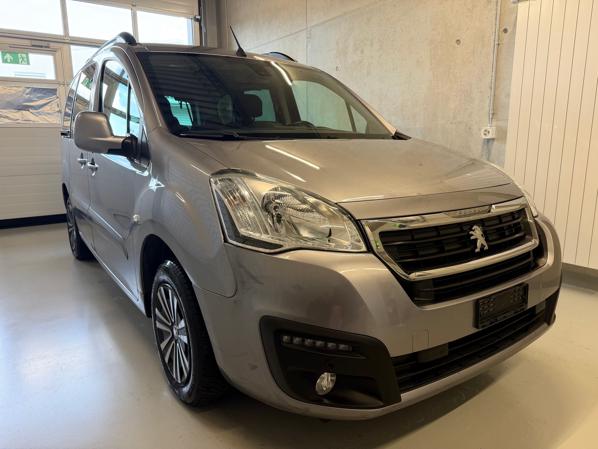 PEUGEOT Partner 1.6 BlueHDi Allure ETG6-image-1