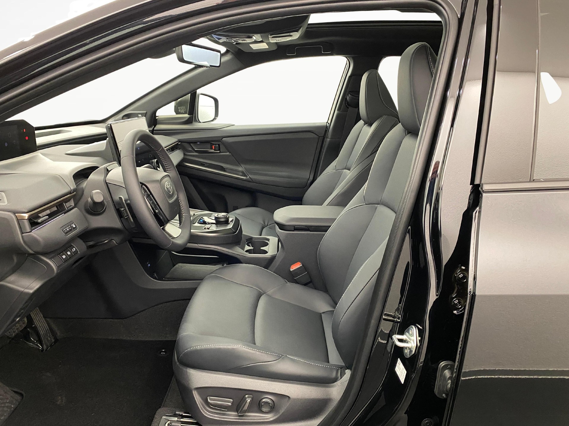 TOYOTA bZ4X Premium AWD-image-5